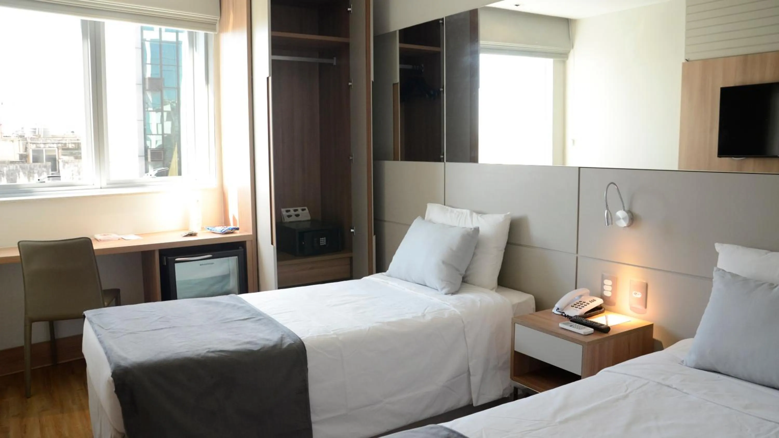 Bedroom, Bed in Hotel Atlântico Travel Copacabana