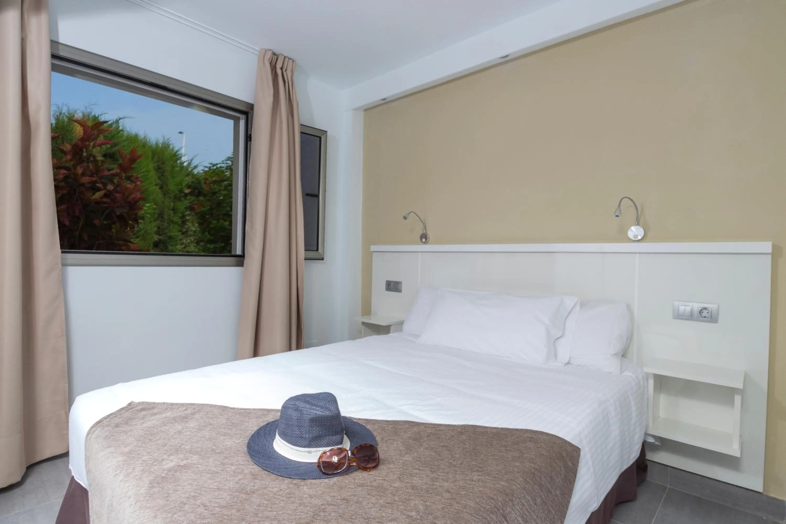 Bedroom, Bed in Turbo Club