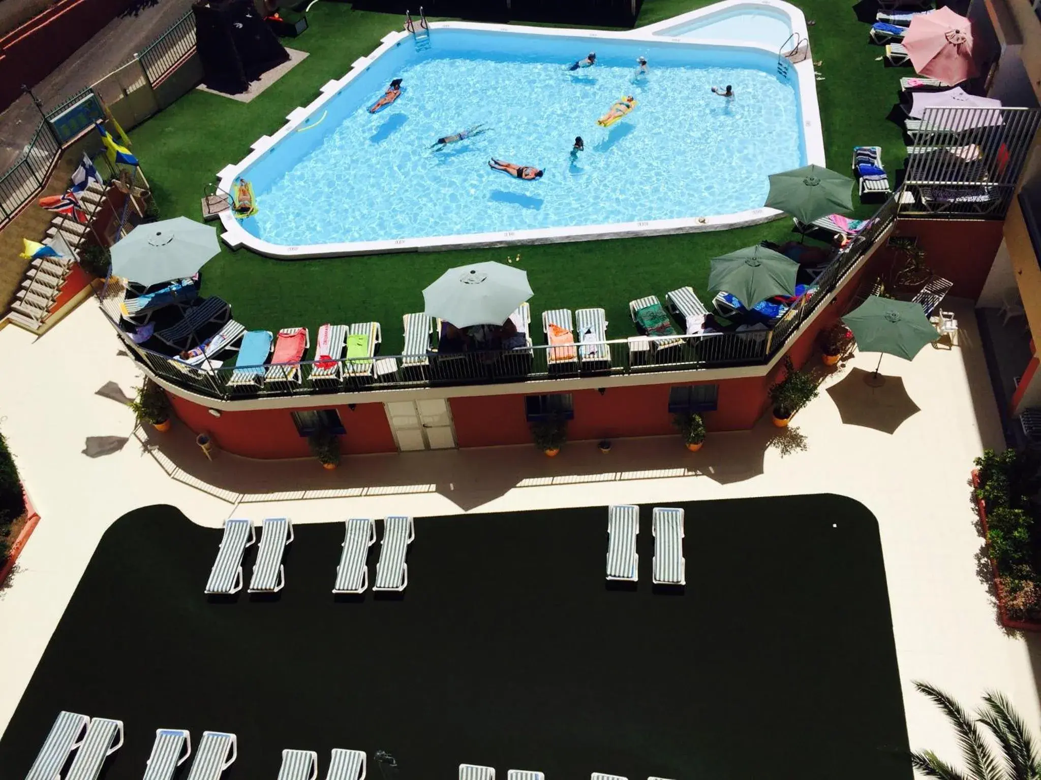 Pool view in Apartamentos Amazonas Pool view in Apartamentos Amazonas