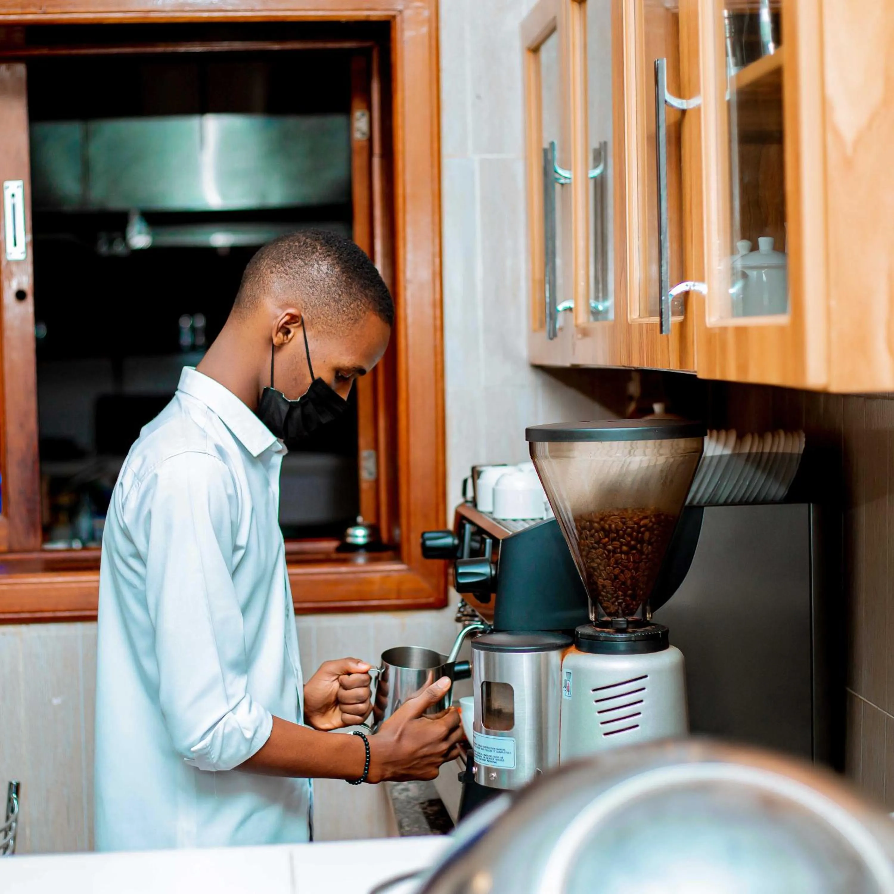 Coffee/tea facilities in La Posh Hotel