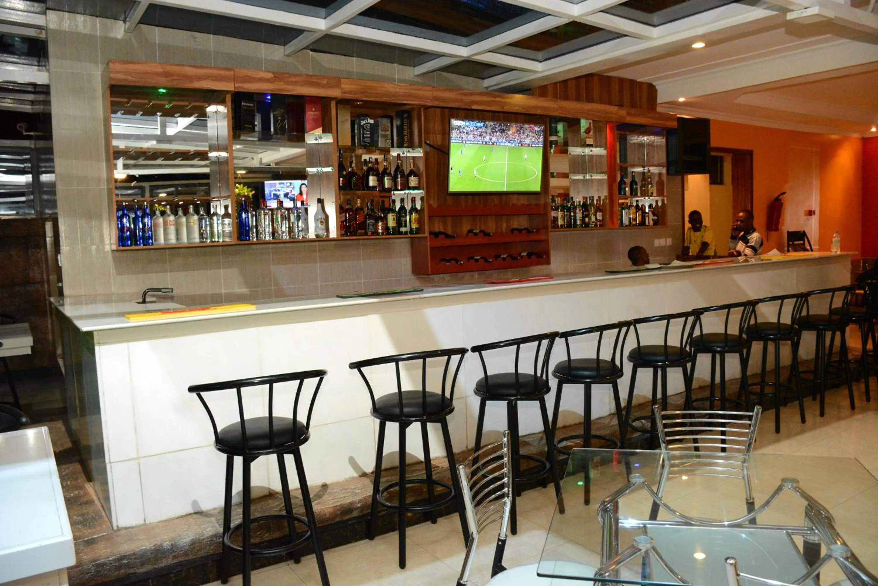 Restaurant/places to eat in La Posh Hotel