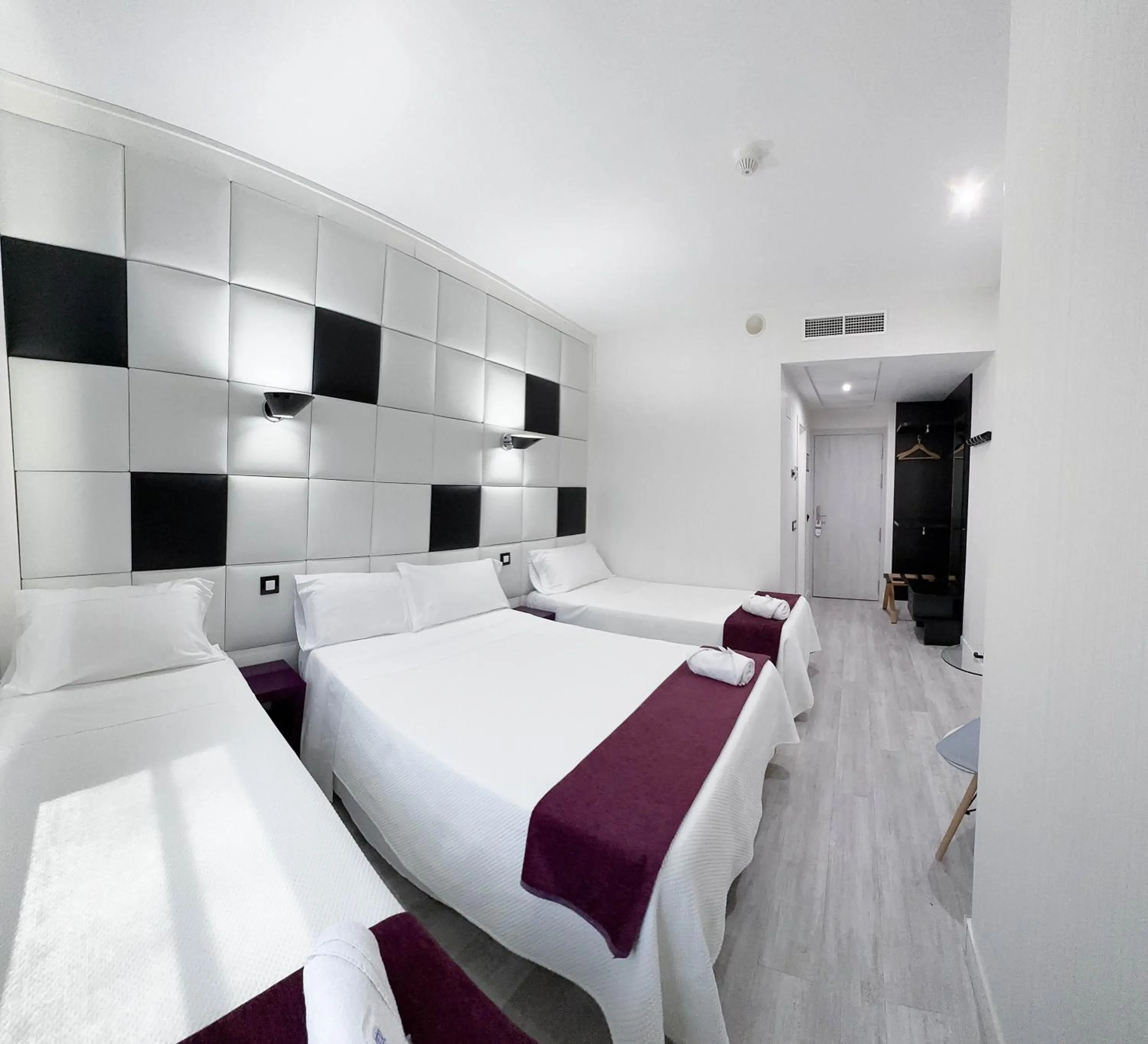 Bed in Hoteles Urbanos N Avenida de España