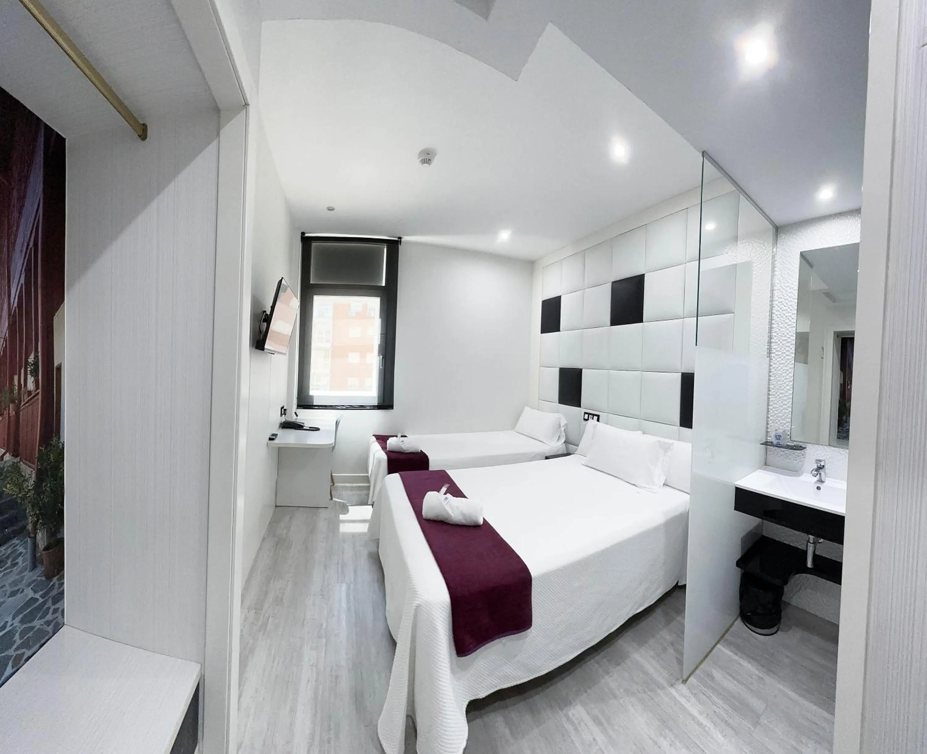 Photo of the whole room, Bed in Hoteles Urbanos N Avenida de España