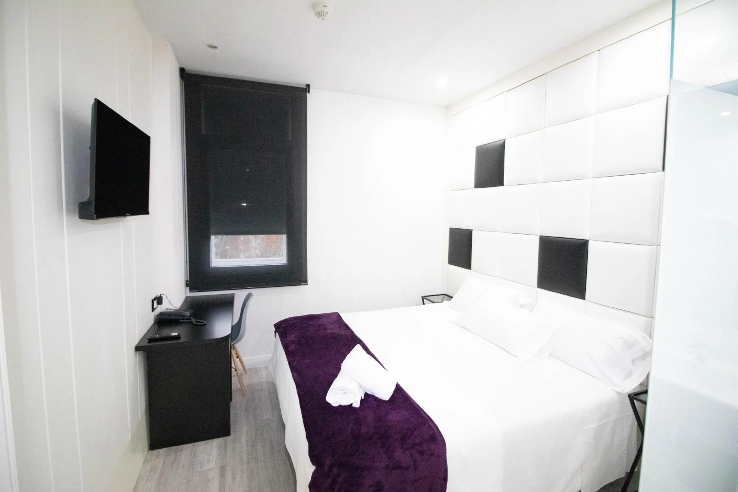 Bedroom, Bed in Hoteles Urbanos N Avenida de España