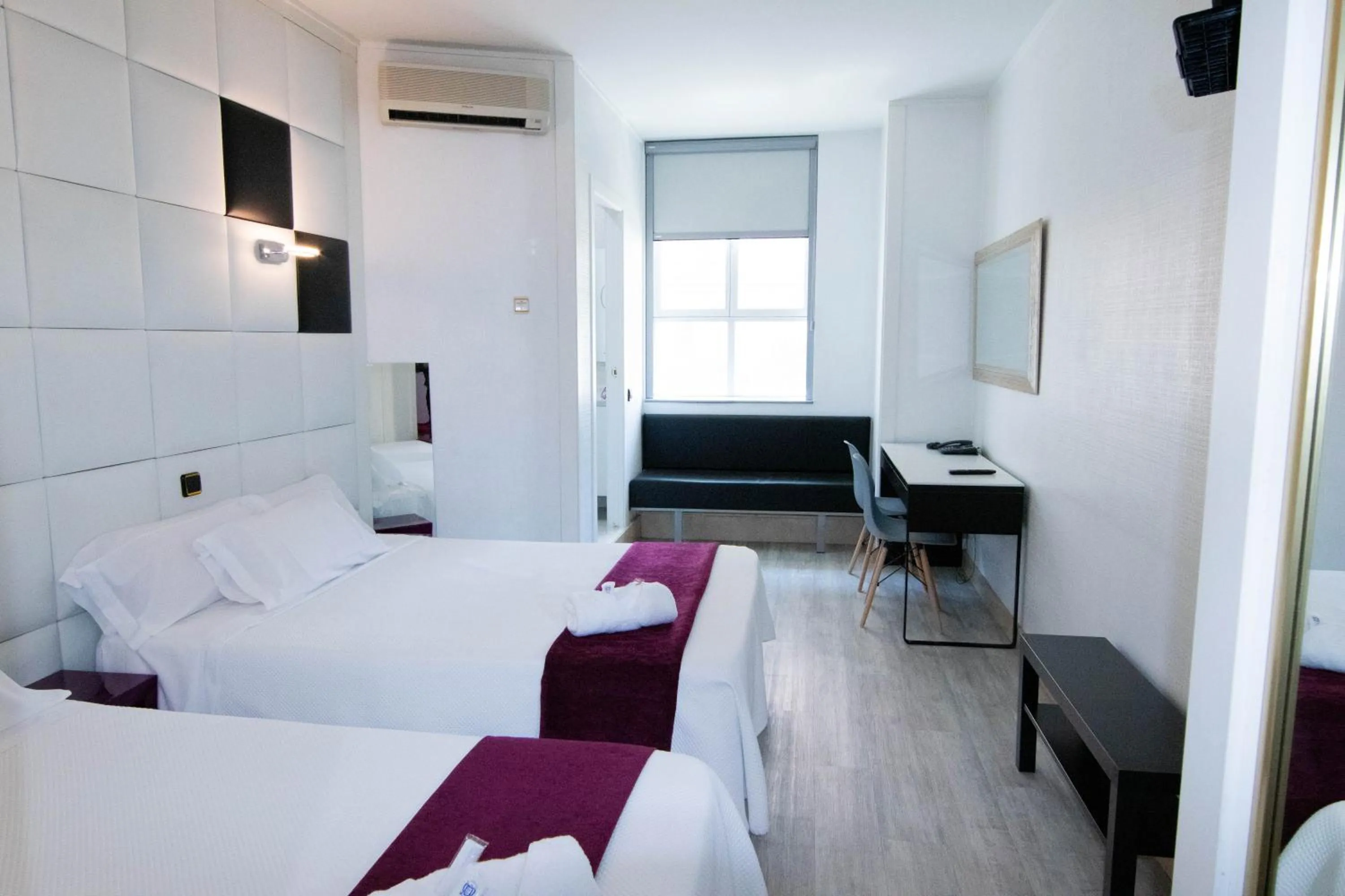 Photo of the whole room, Bed in Hoteles Urbanos N Avenida de España