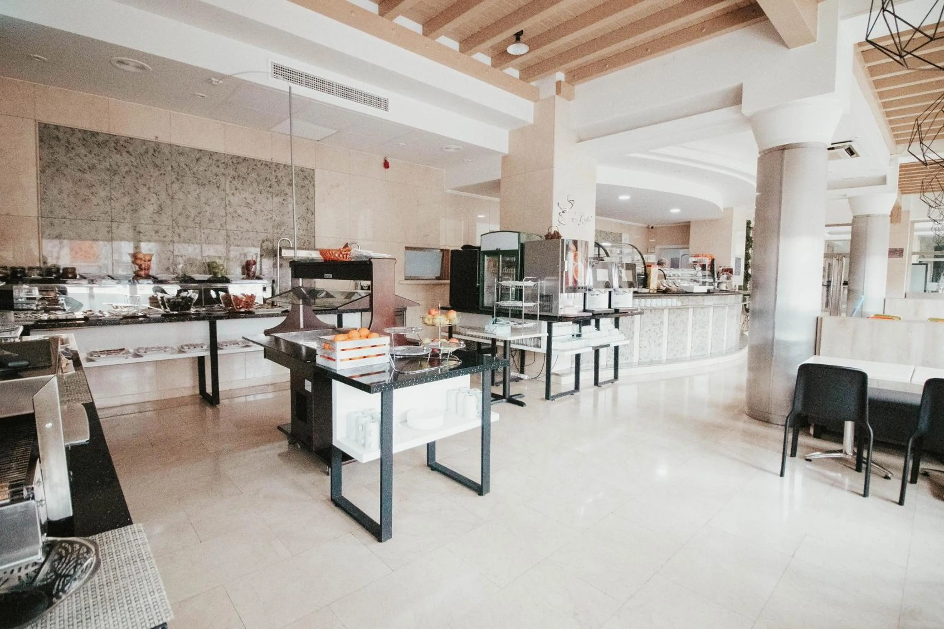 Restaurant/places to eat in Hoteles Urbanos N Avenida de España