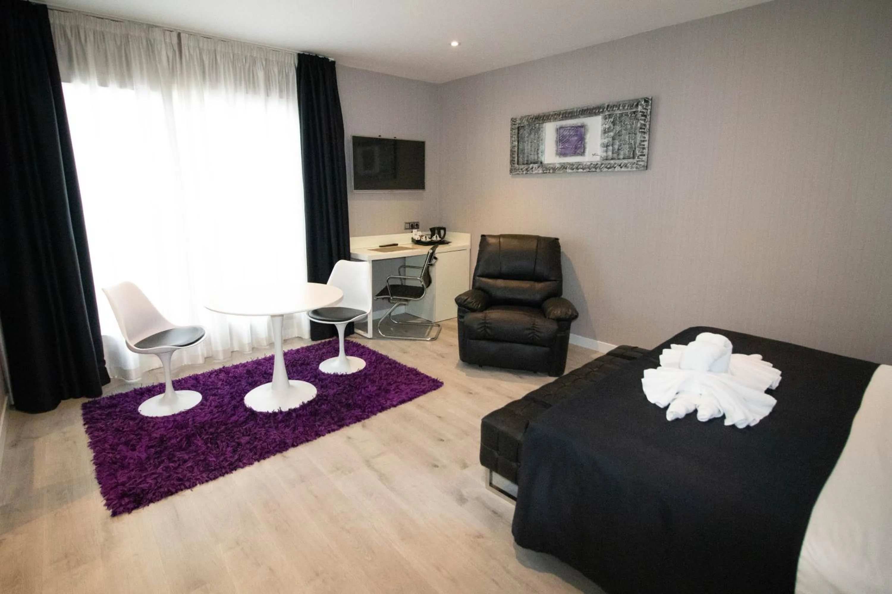 Photo of the whole room in Hoteles Urbanos N Avenida de España