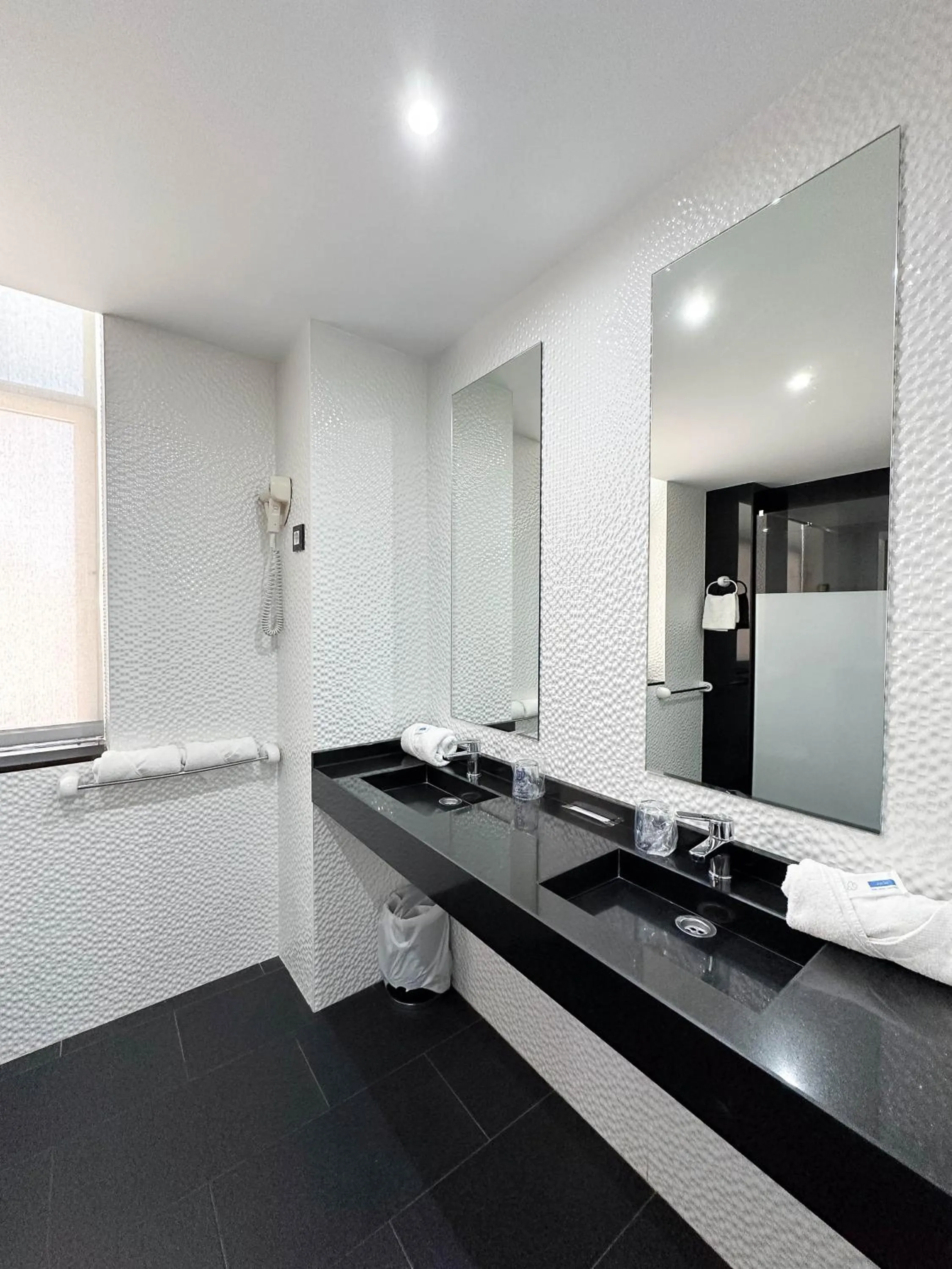 Bathroom in Hoteles Urbanos N Avenida de España