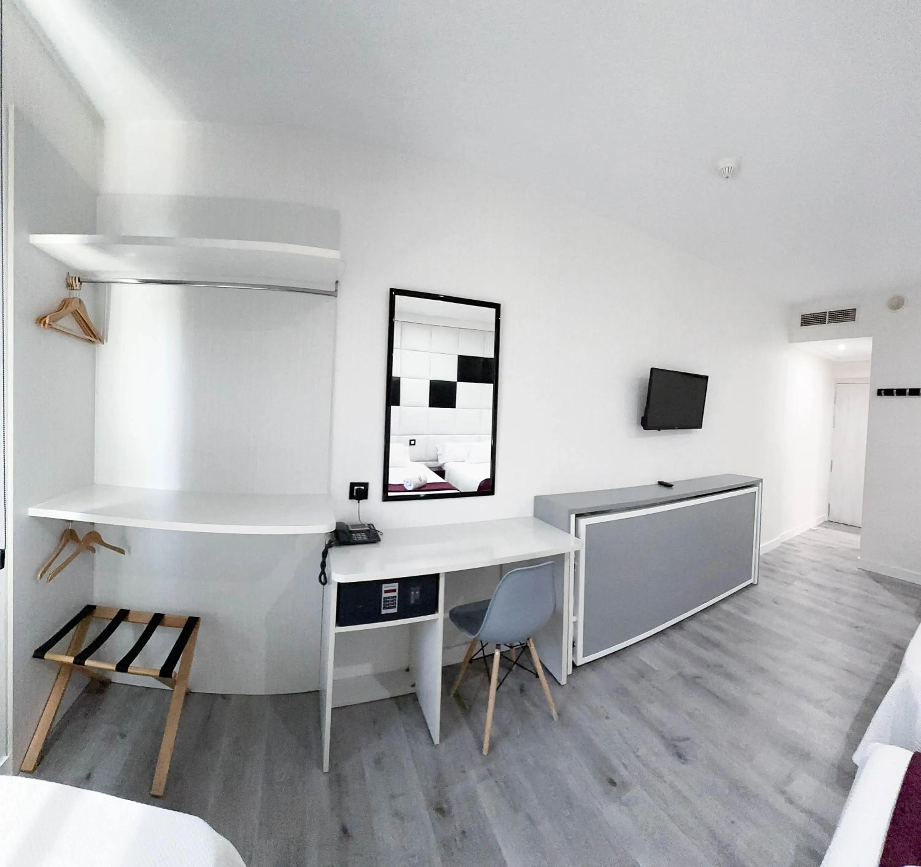 Photo of the whole room in Hoteles Urbanos N Avenida de España