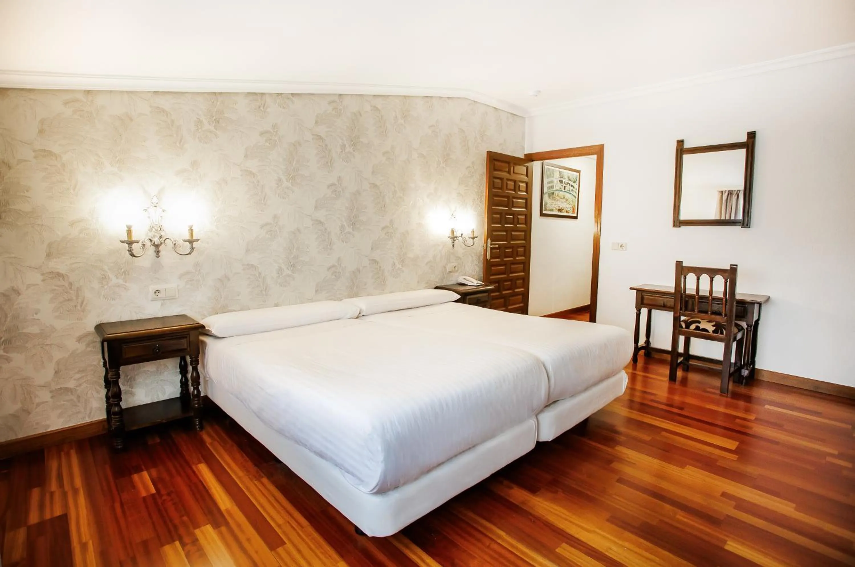 Bed in Hotel Conde Rodrigo II by eme hoteles