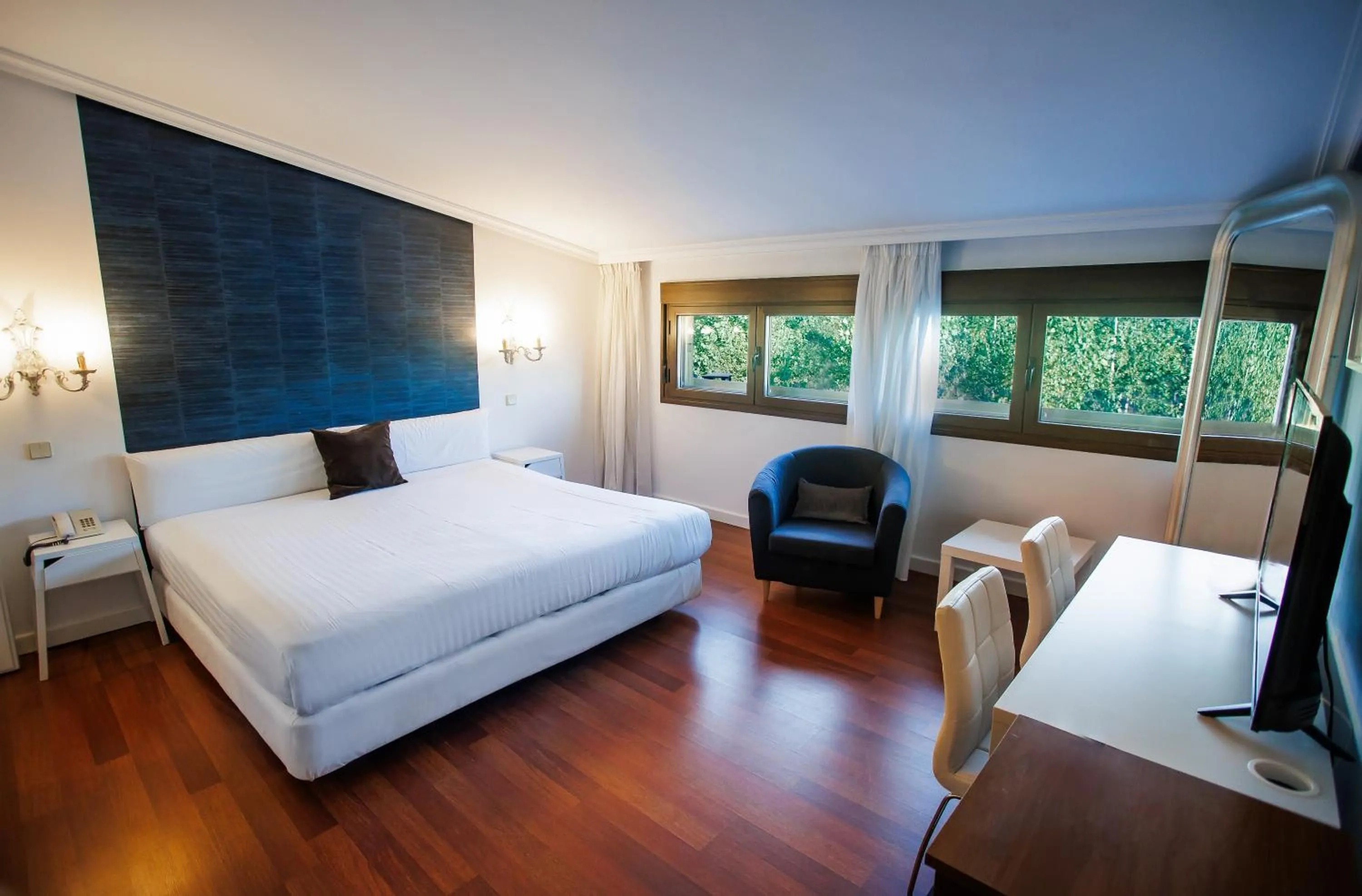 Bed in Hotel Conde Rodrigo II by eme hoteles