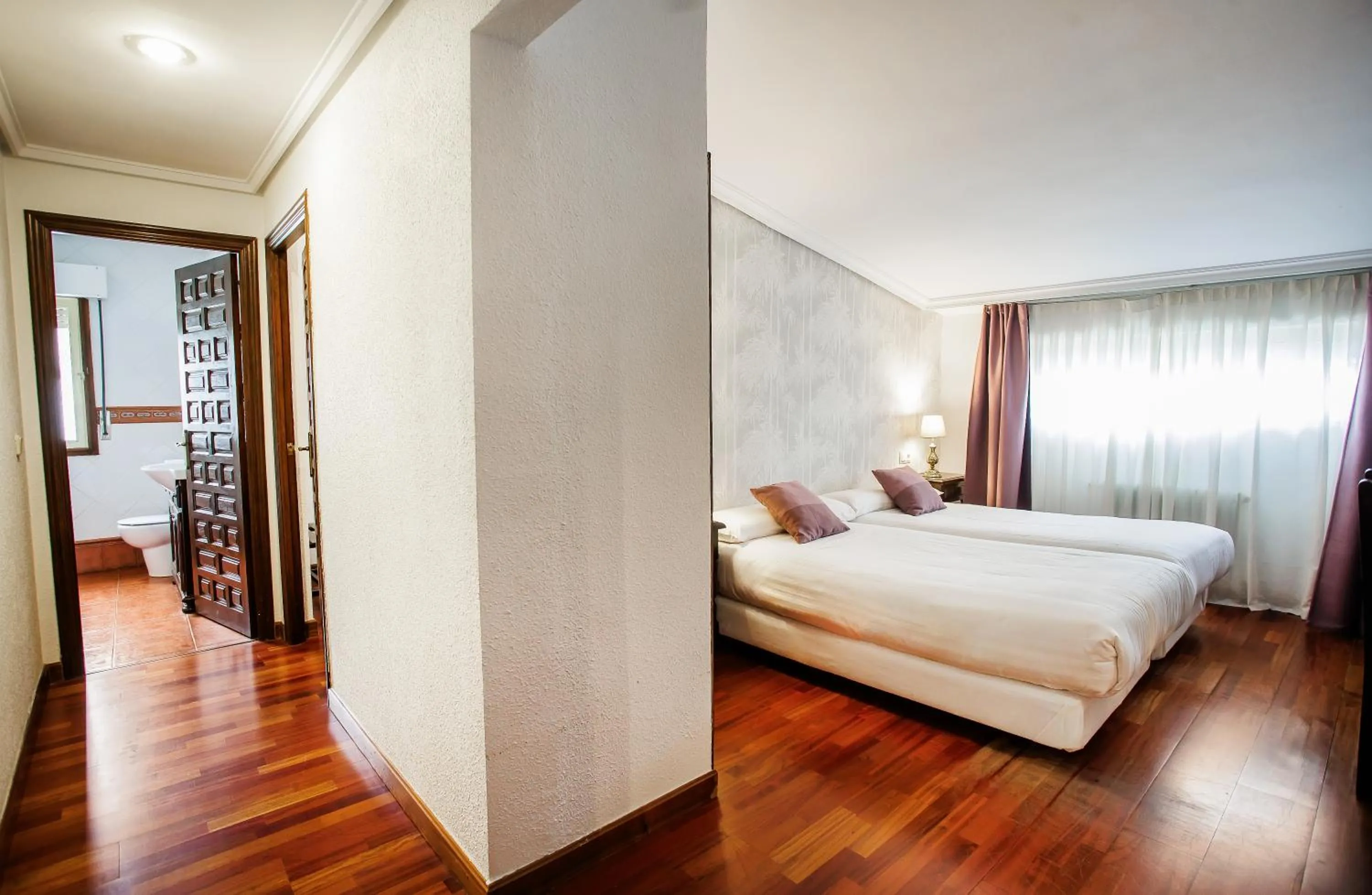 Bed in Hotel Conde Rodrigo II by eme hoteles