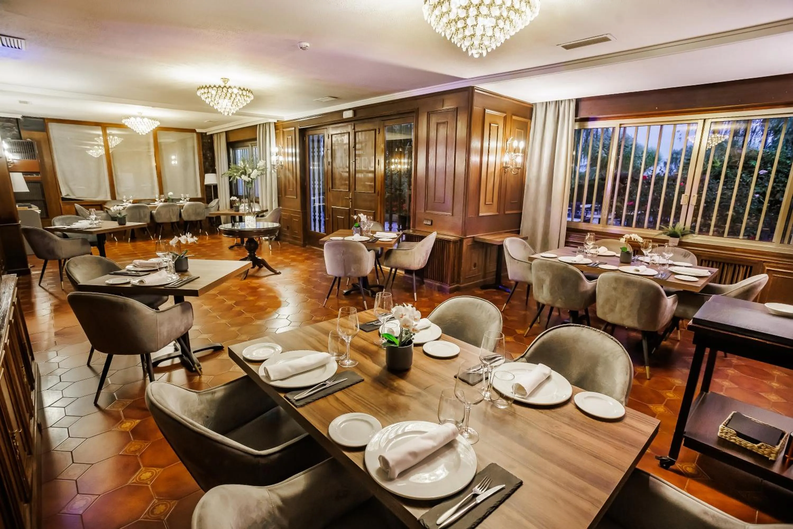 Restaurant/places to eat in Hotel Conde Rodrigo II by eme hoteles