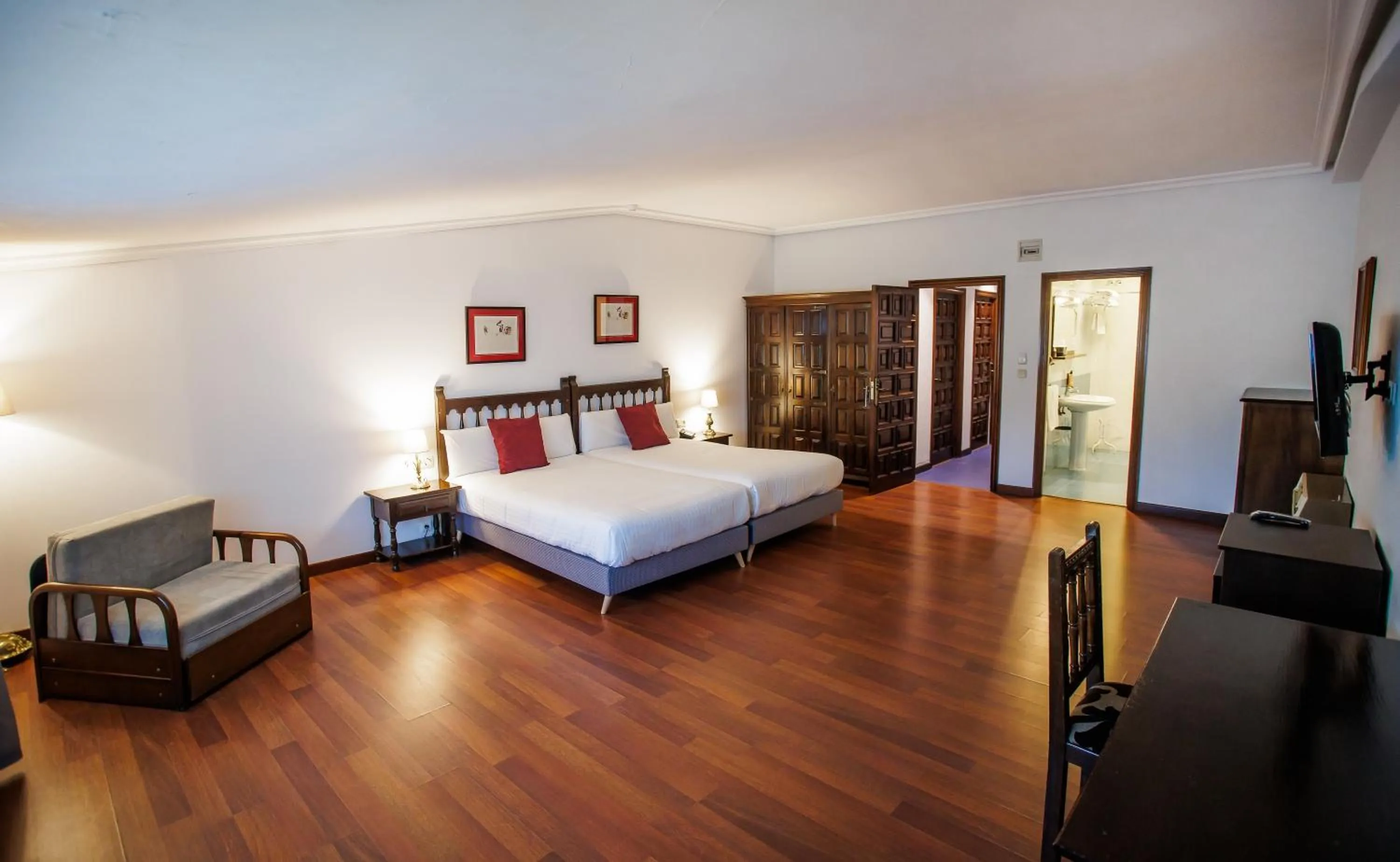 Bed in Hotel Conde Rodrigo II by eme hoteles