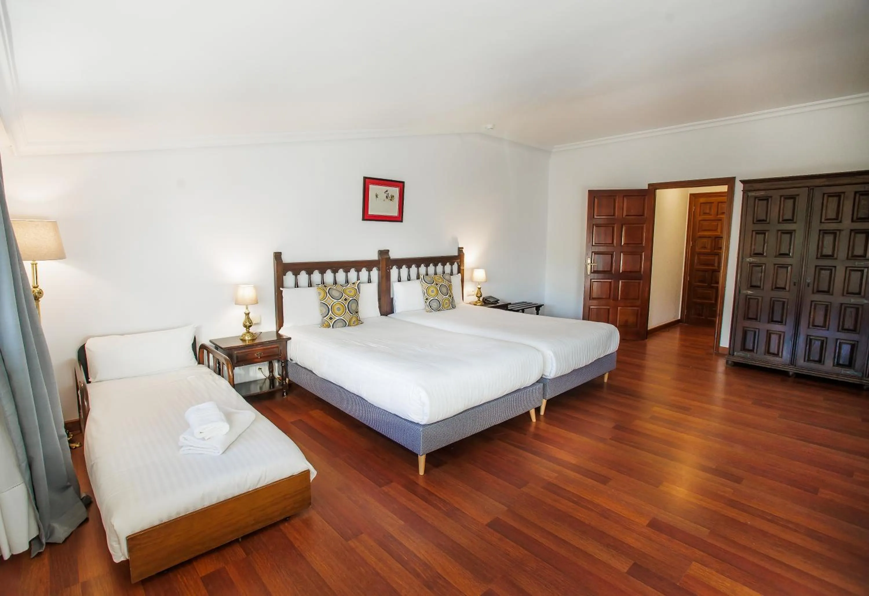 Bed in Hotel Conde Rodrigo II by eme hoteles