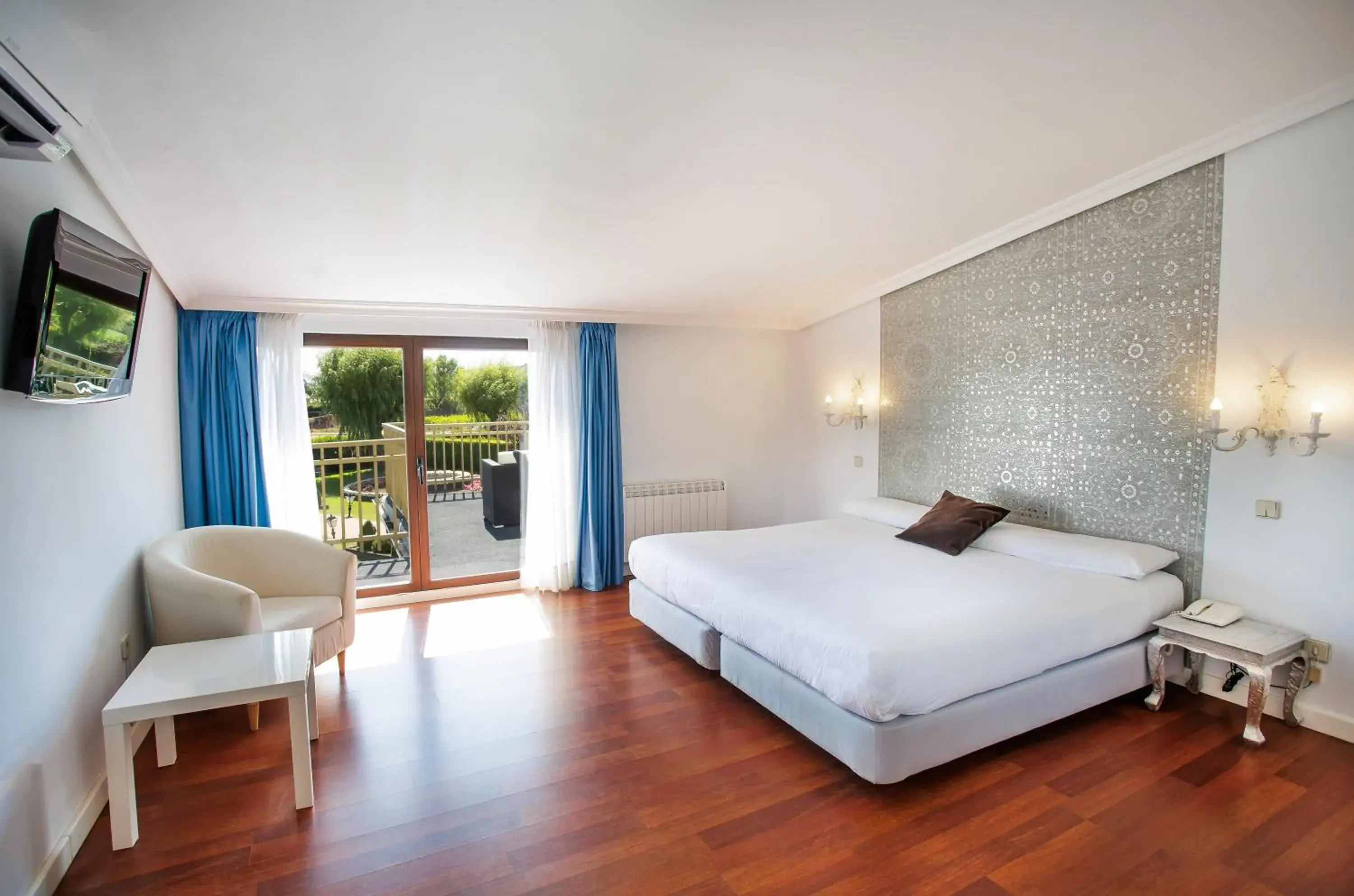 Double Room with Terrace in Hotel Conde Rodrigo II by eme hoteles Double Room with Terrace in Hotel Conde Rodrigo II by eme hoteles