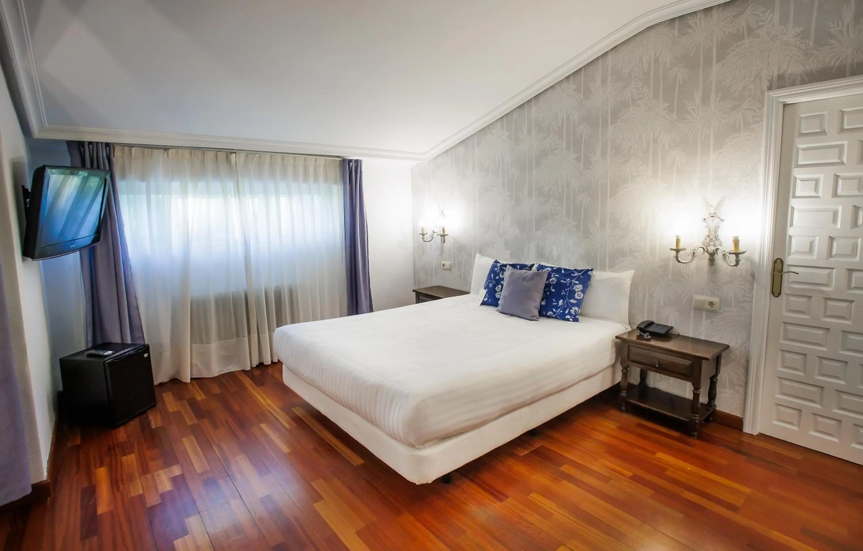 Bed in Hotel Conde Rodrigo II by eme hoteles