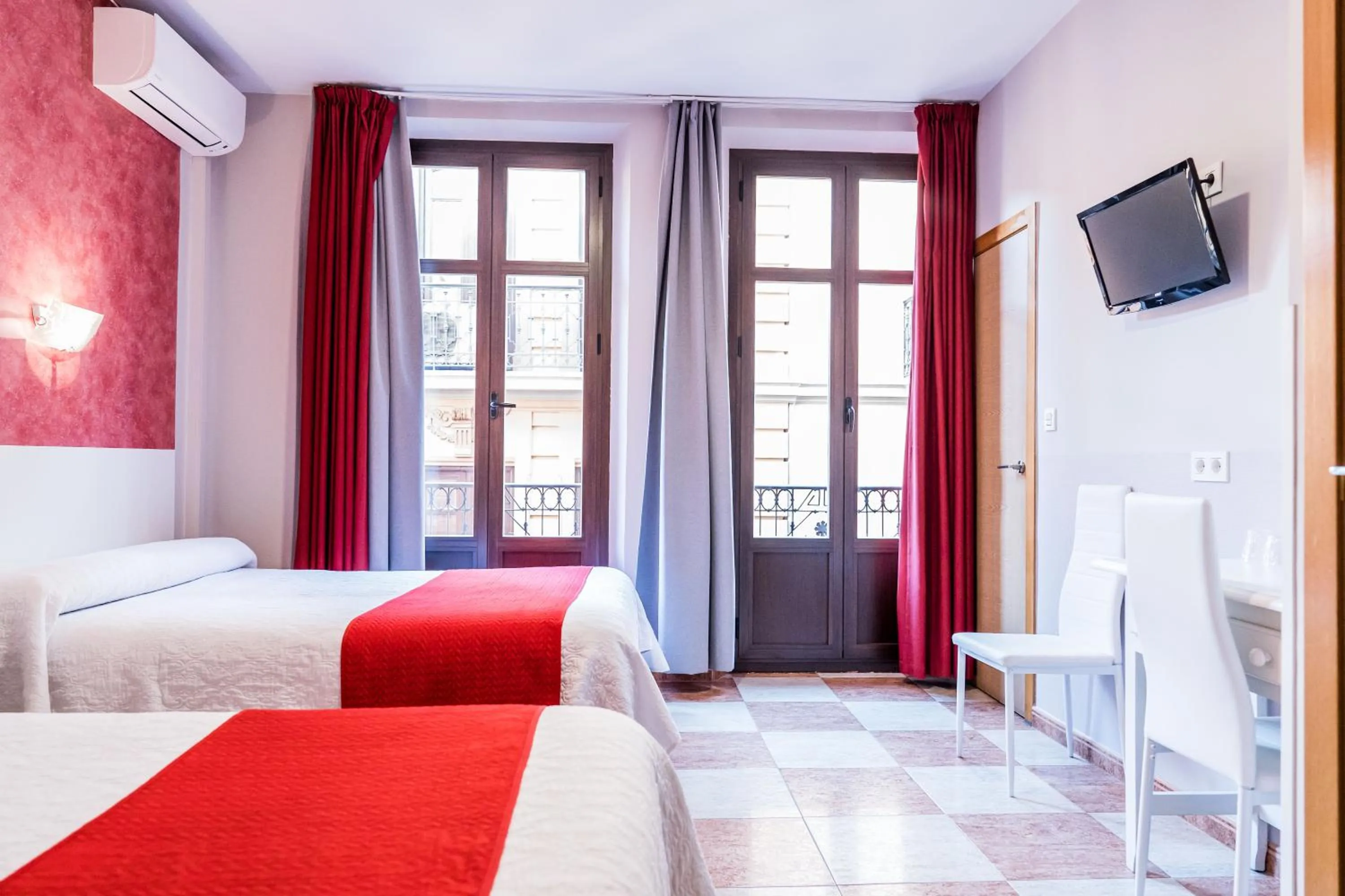 Bed in Hostal Sonia Granada