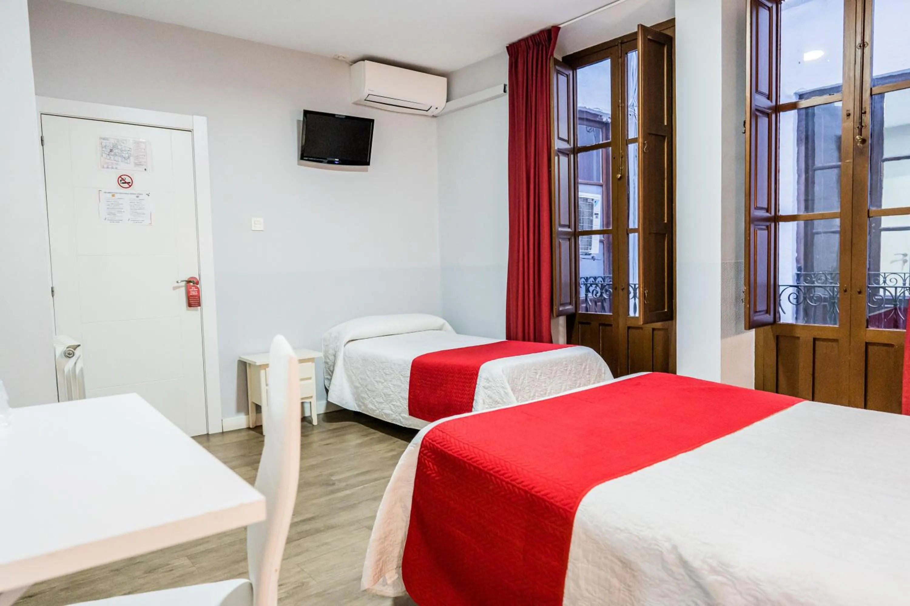 Bed in Hostal Sonia Granada