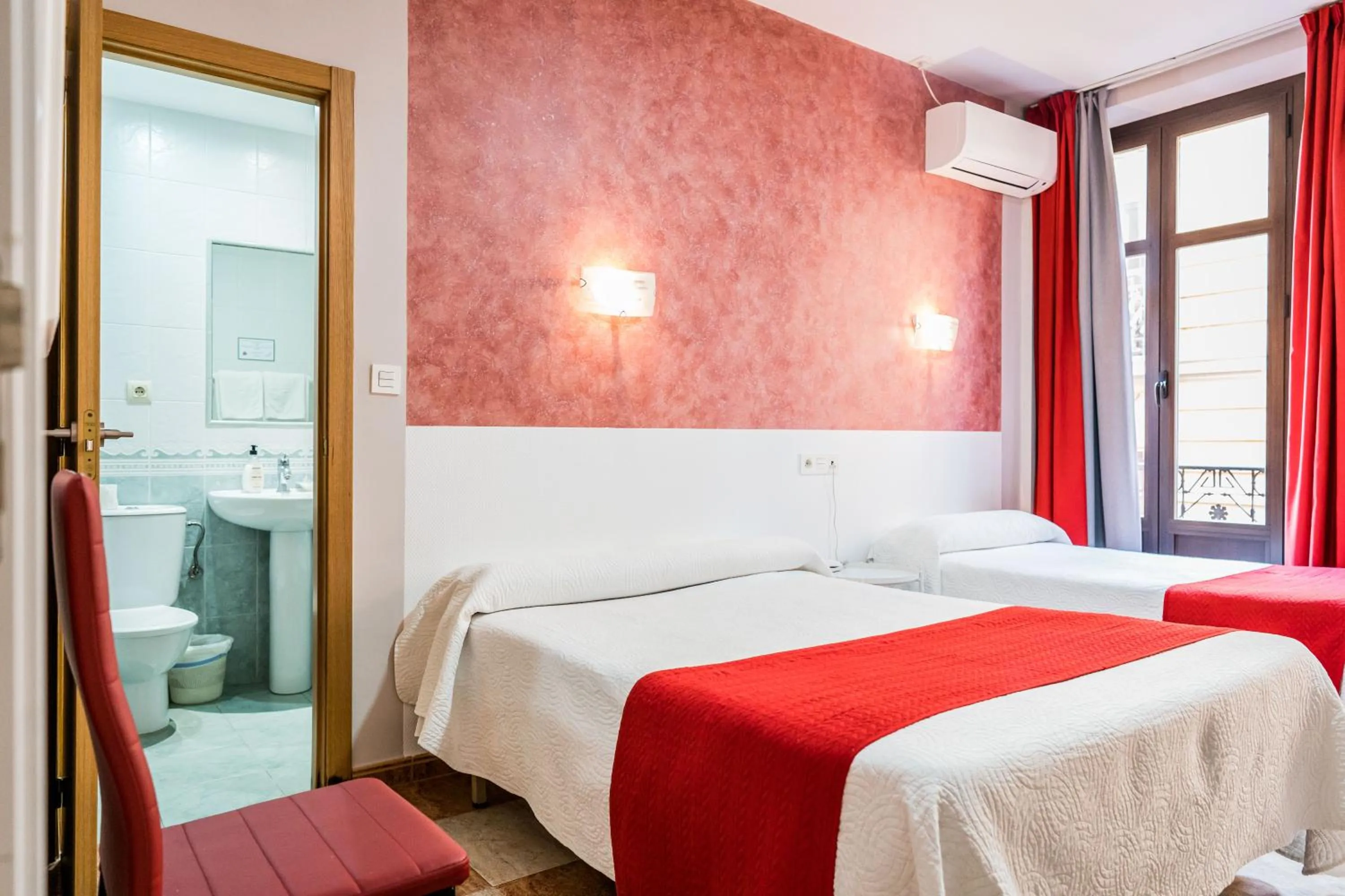 Bed in Hostal Sonia Granada