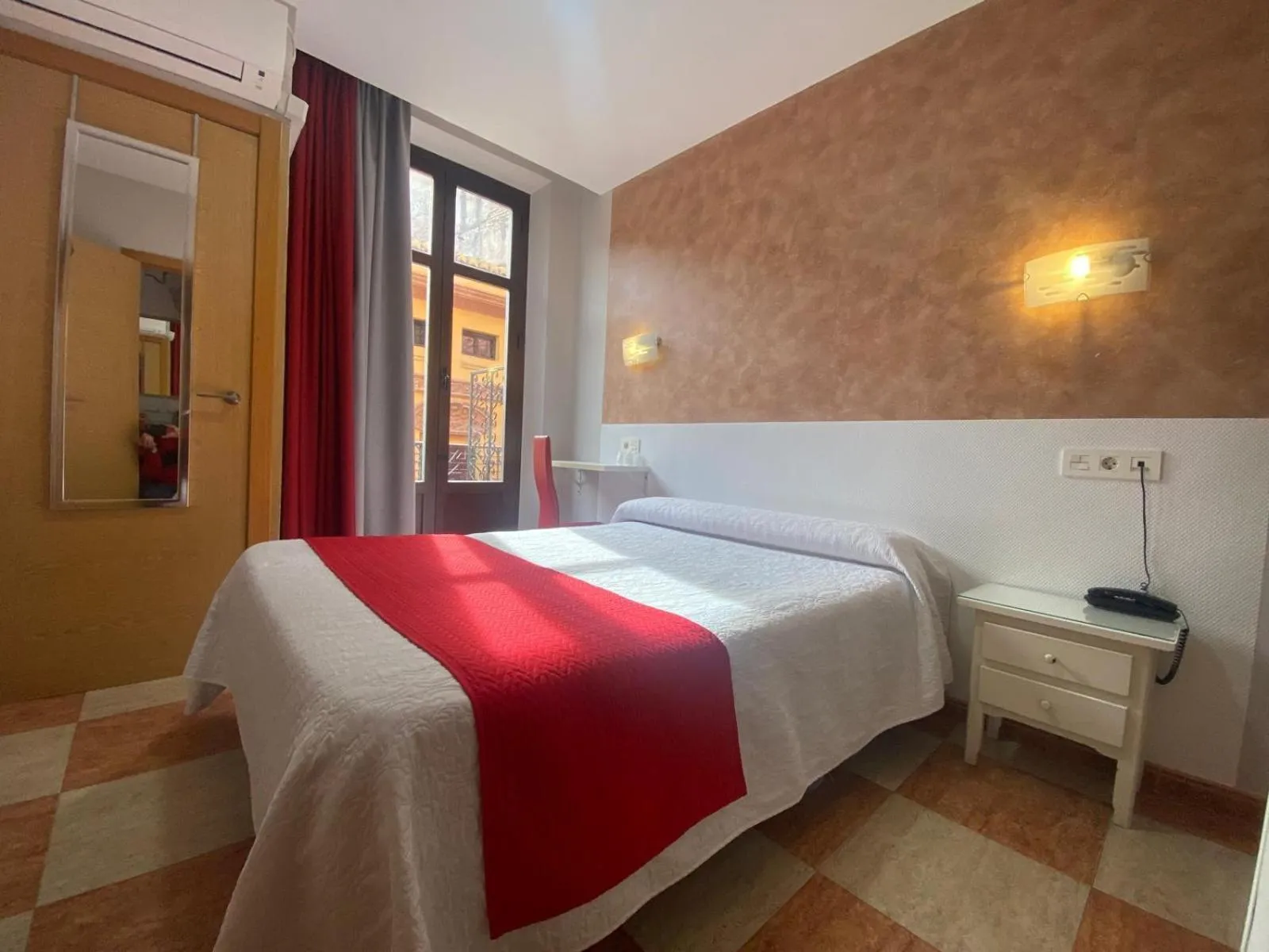 Bed in Hostal Sonia Granada