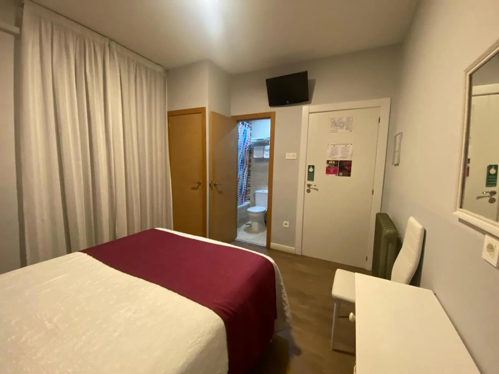 Bed in Hostal Sonia Granada