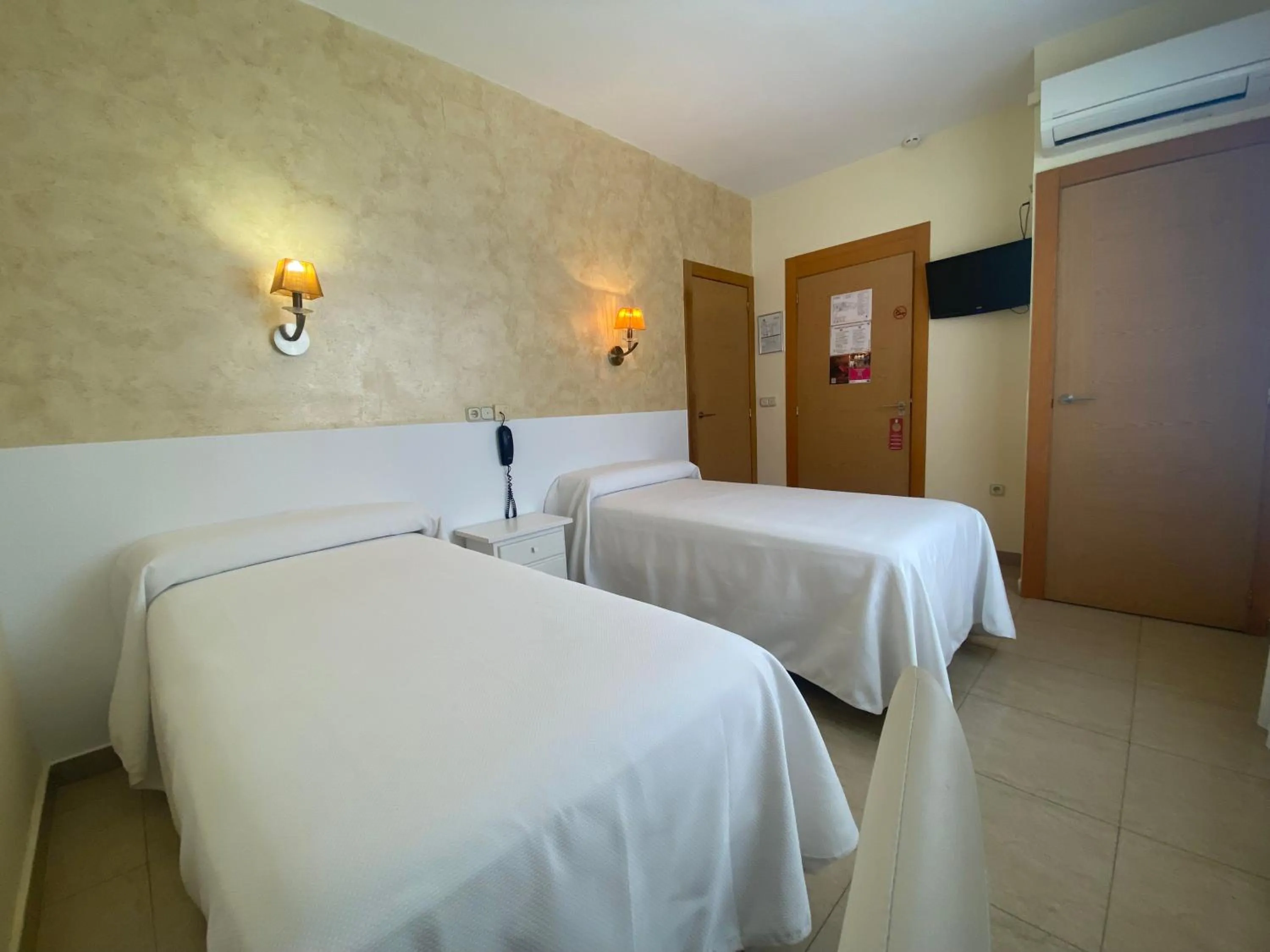 Bed in Hostal Sonia Granada