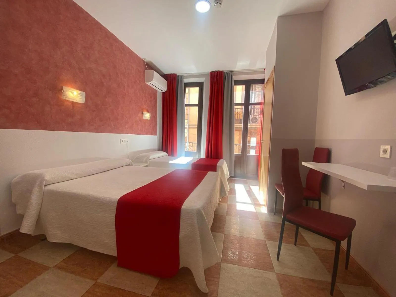 Bed in Hostal Sonia Granada