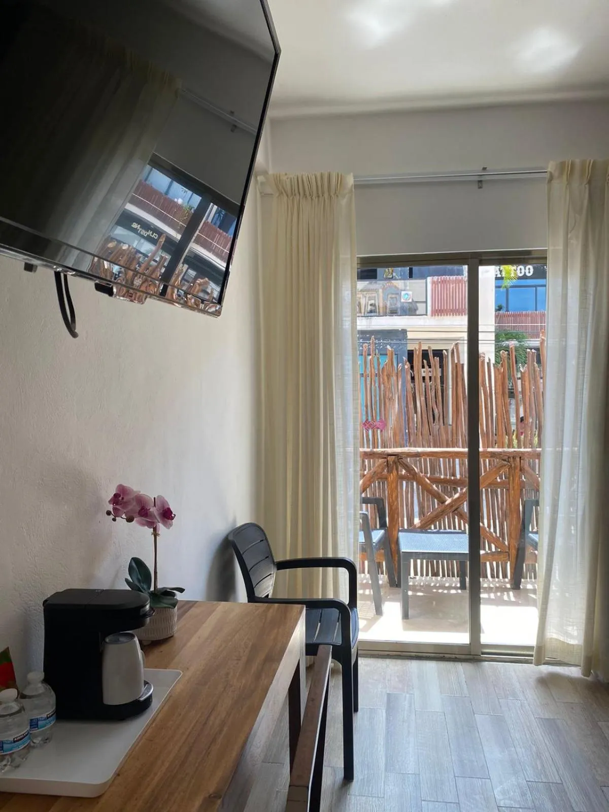 TV and multimedia in Hotel Pelecanus Suites Holbox