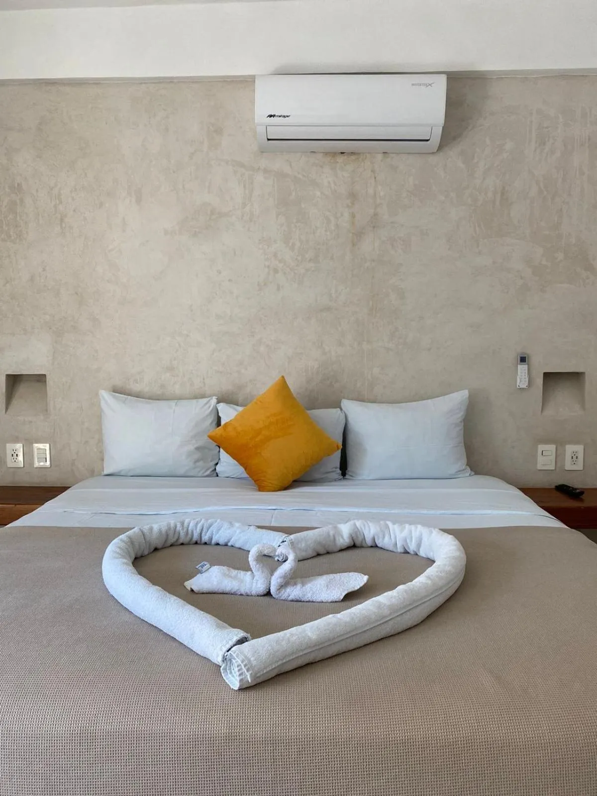 Photo of the whole room, Bed in Hotel Pelecanus Suites Holbox