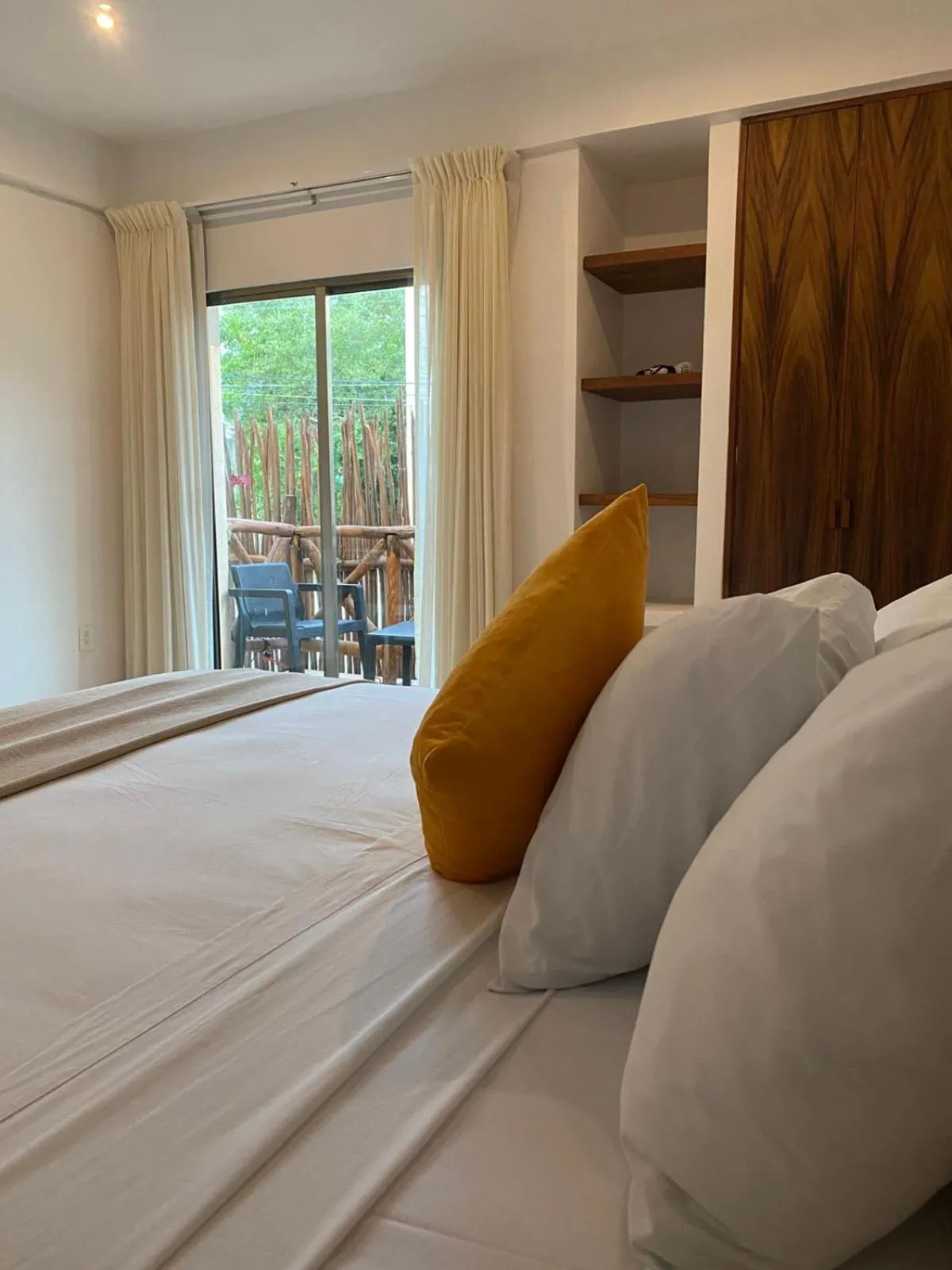 Photo of the whole room, Bed in Hotel Pelecanus Suites Holbox