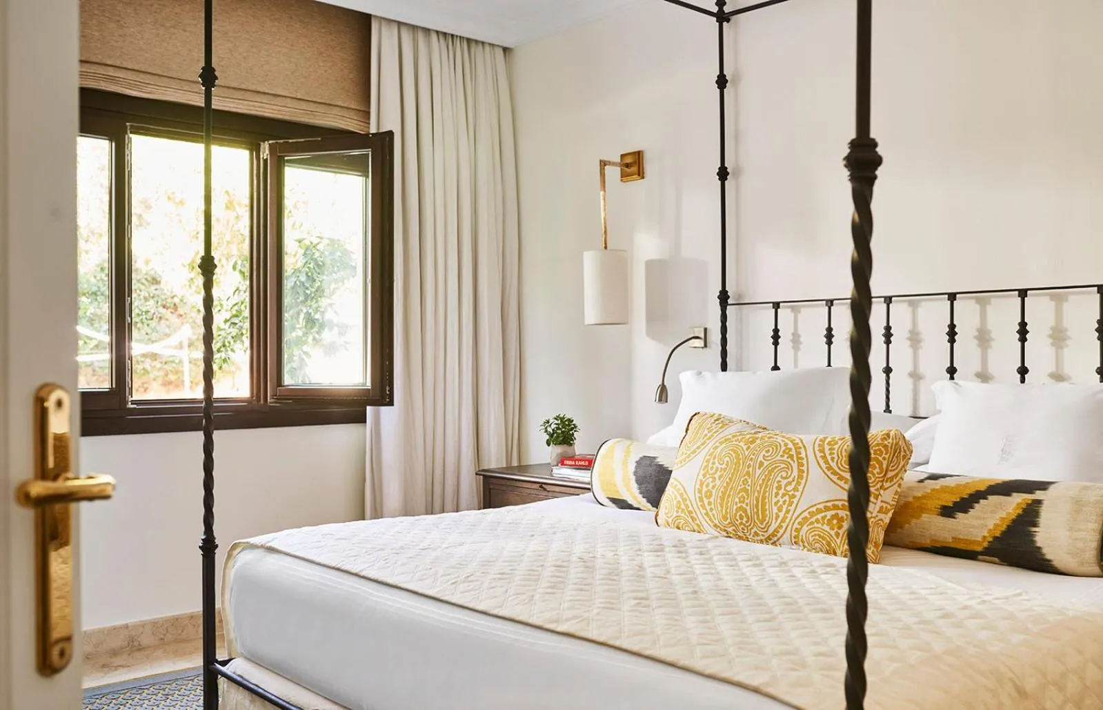 Bed in Marbella Club Hotel · Golf Resort & Spa