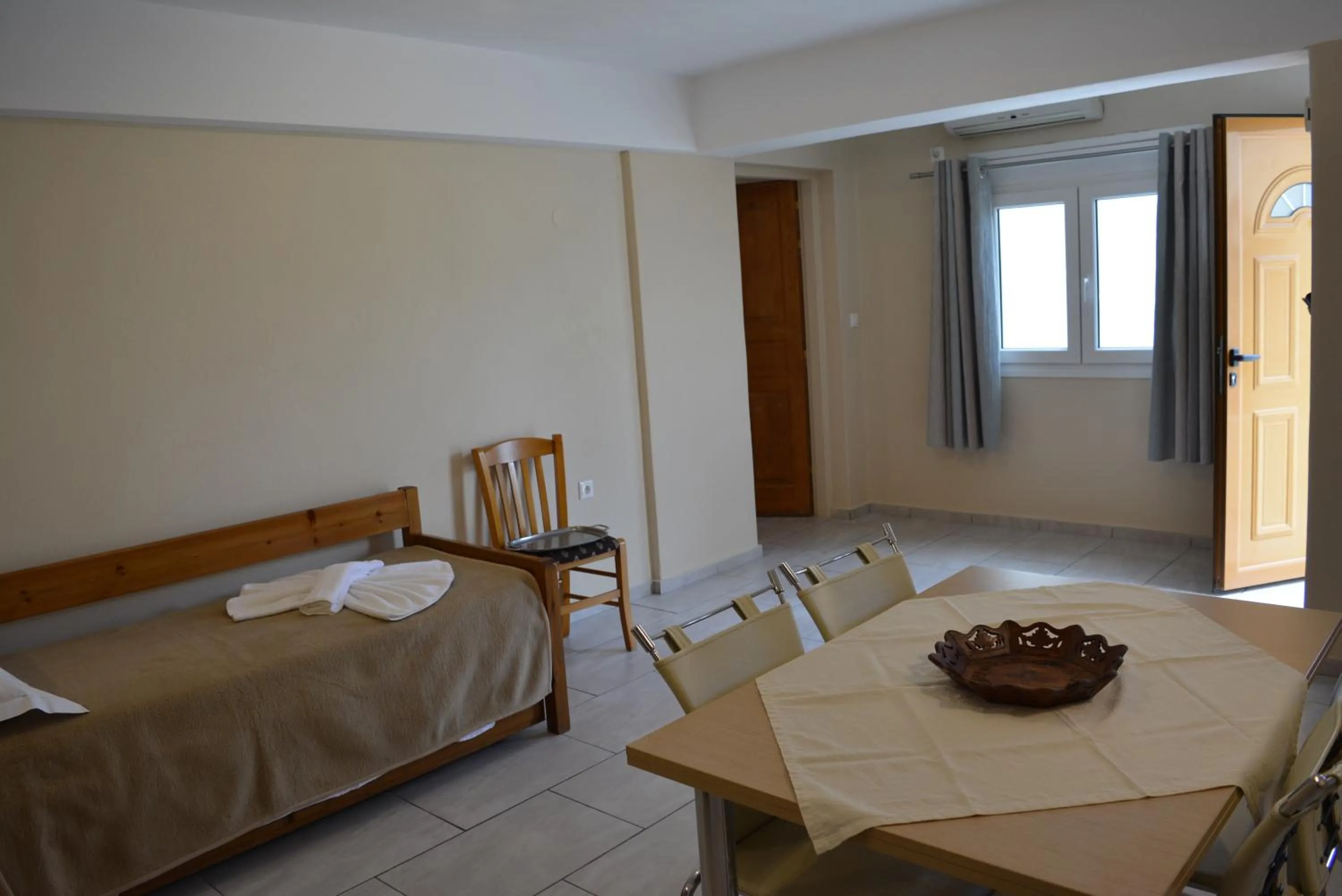 Kitchen or kitchenette, Bed in Anemomilos Suites