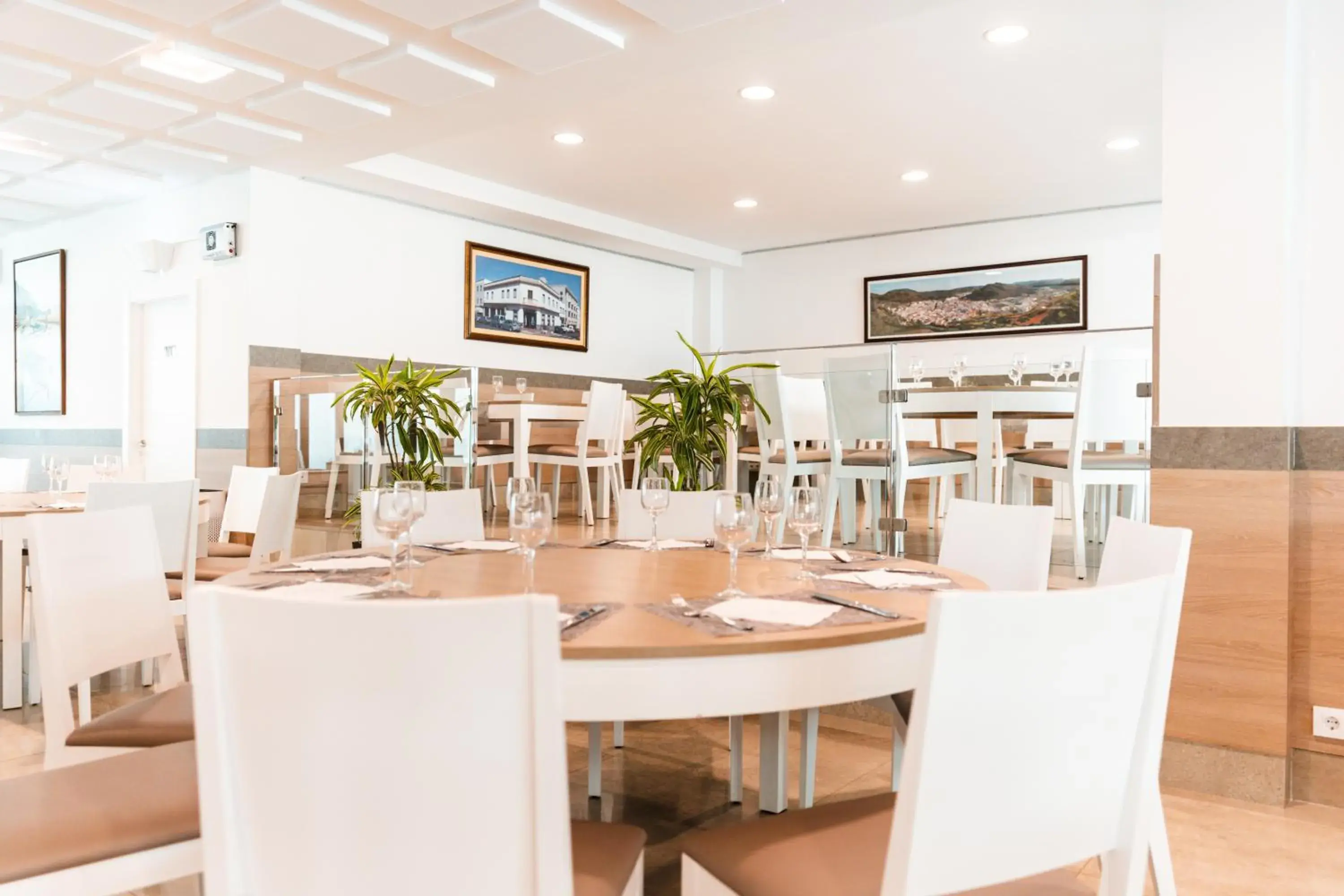 Restaurant/places to eat in Apartamentos Loar Restaurant/places to eat in Apartamentos Loar