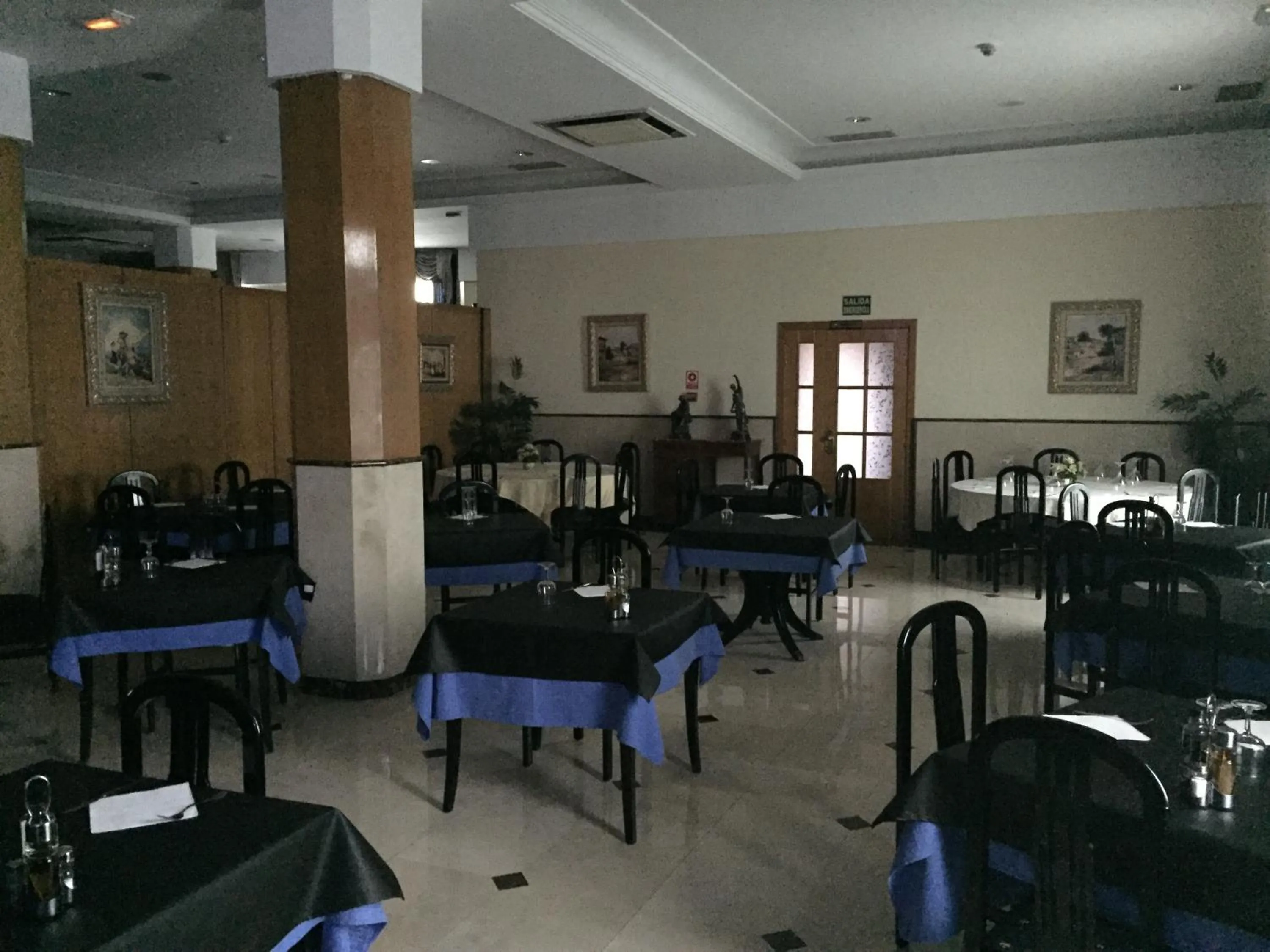 Restaurant/places to eat in Hotel Ciudad de Fuenlabrada