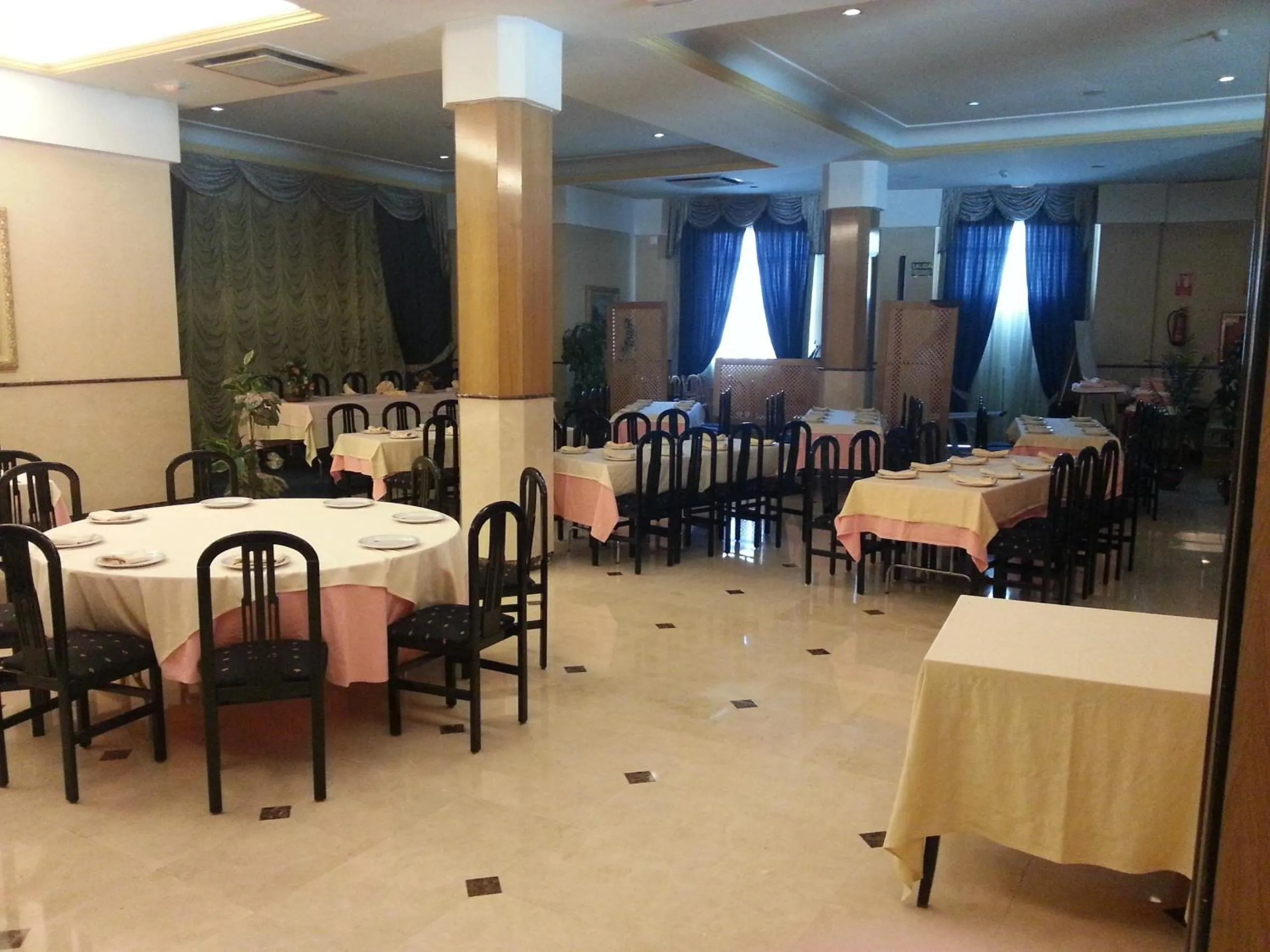 Restaurant/places to eat in Hotel Ciudad de Fuenlabrada