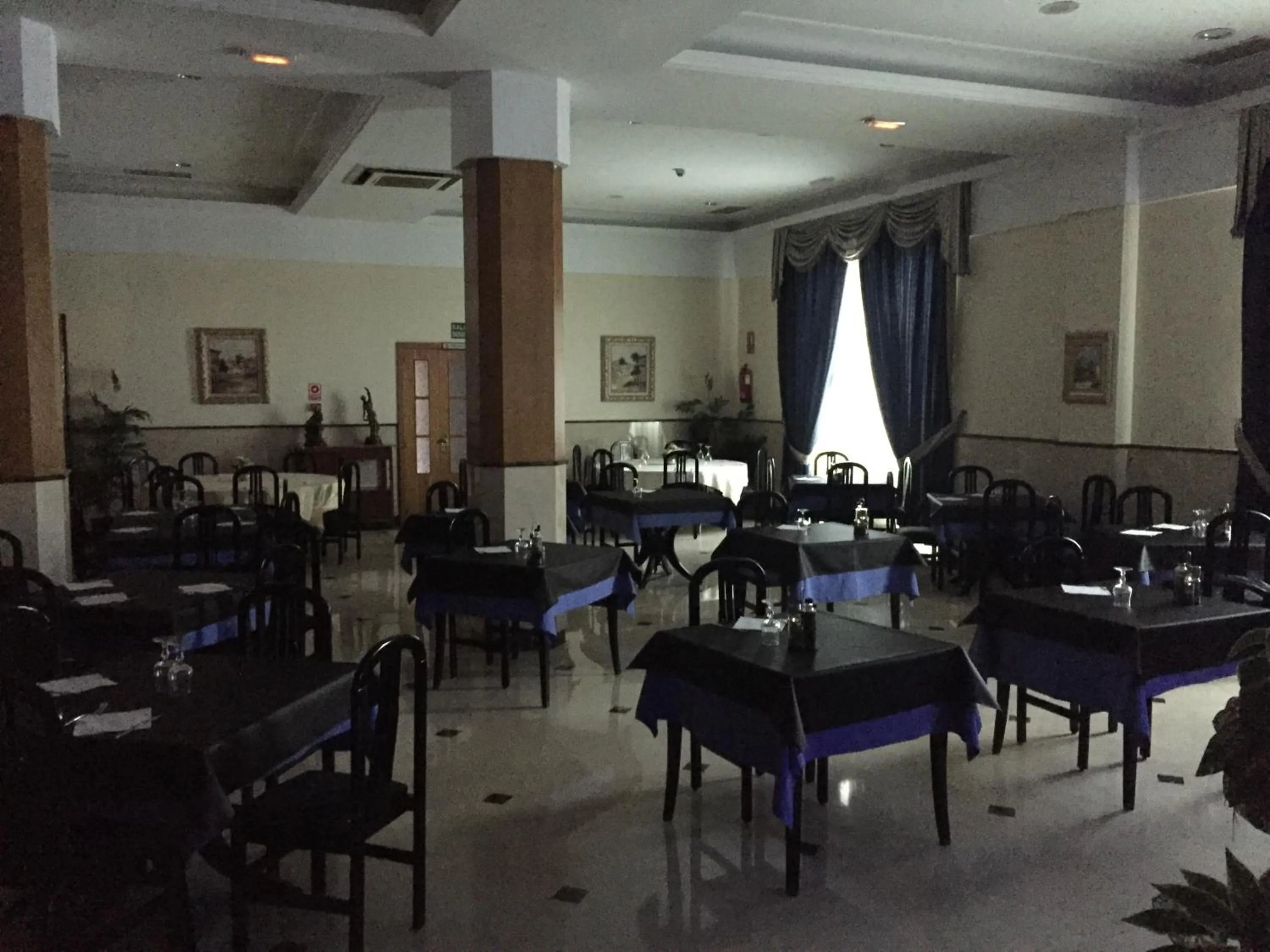 Restaurant/places to eat in Hotel Ciudad de Fuenlabrada