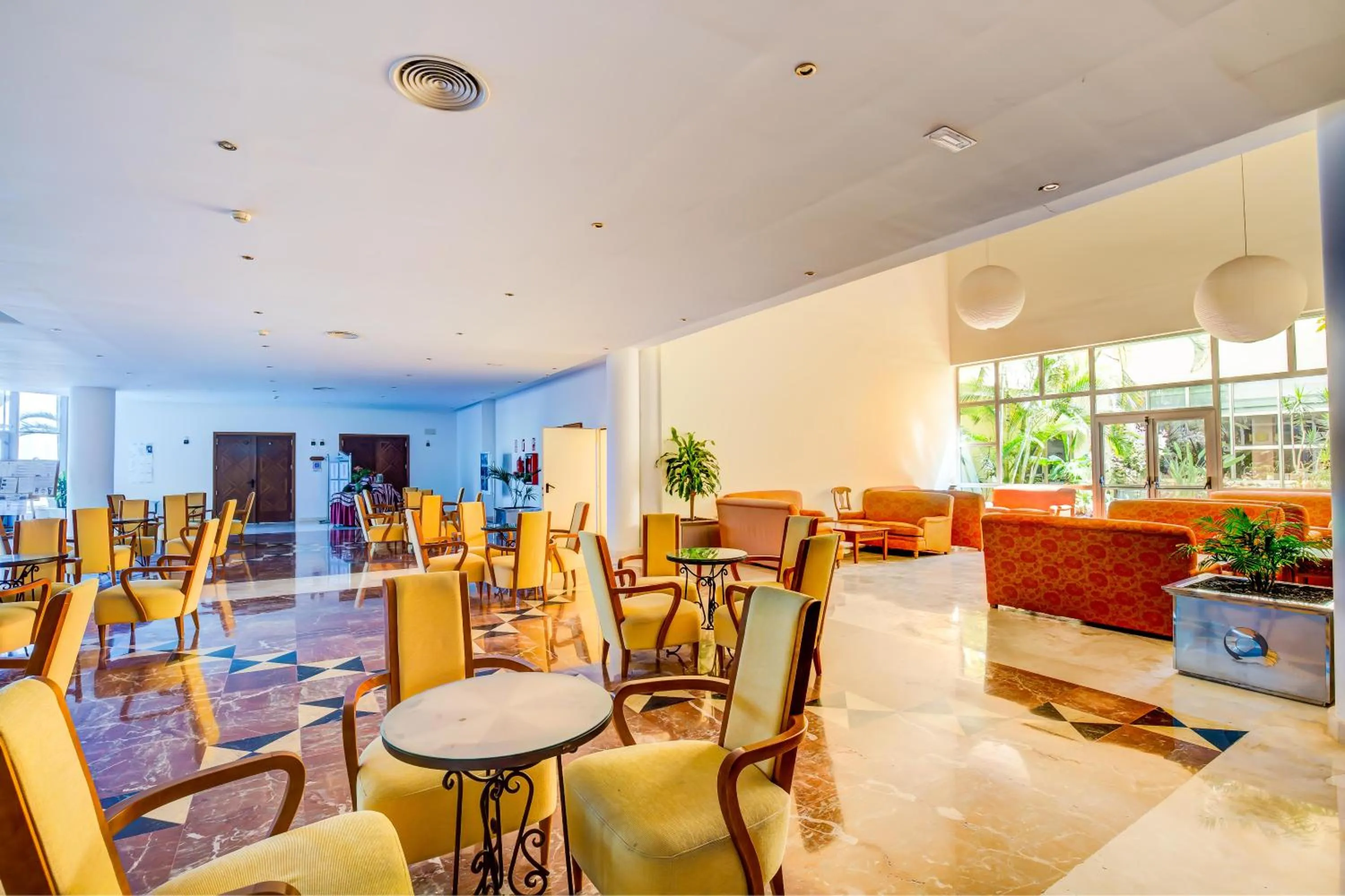 Lounge or bar in SBH Costa Calma Palace Thalasso & Spa