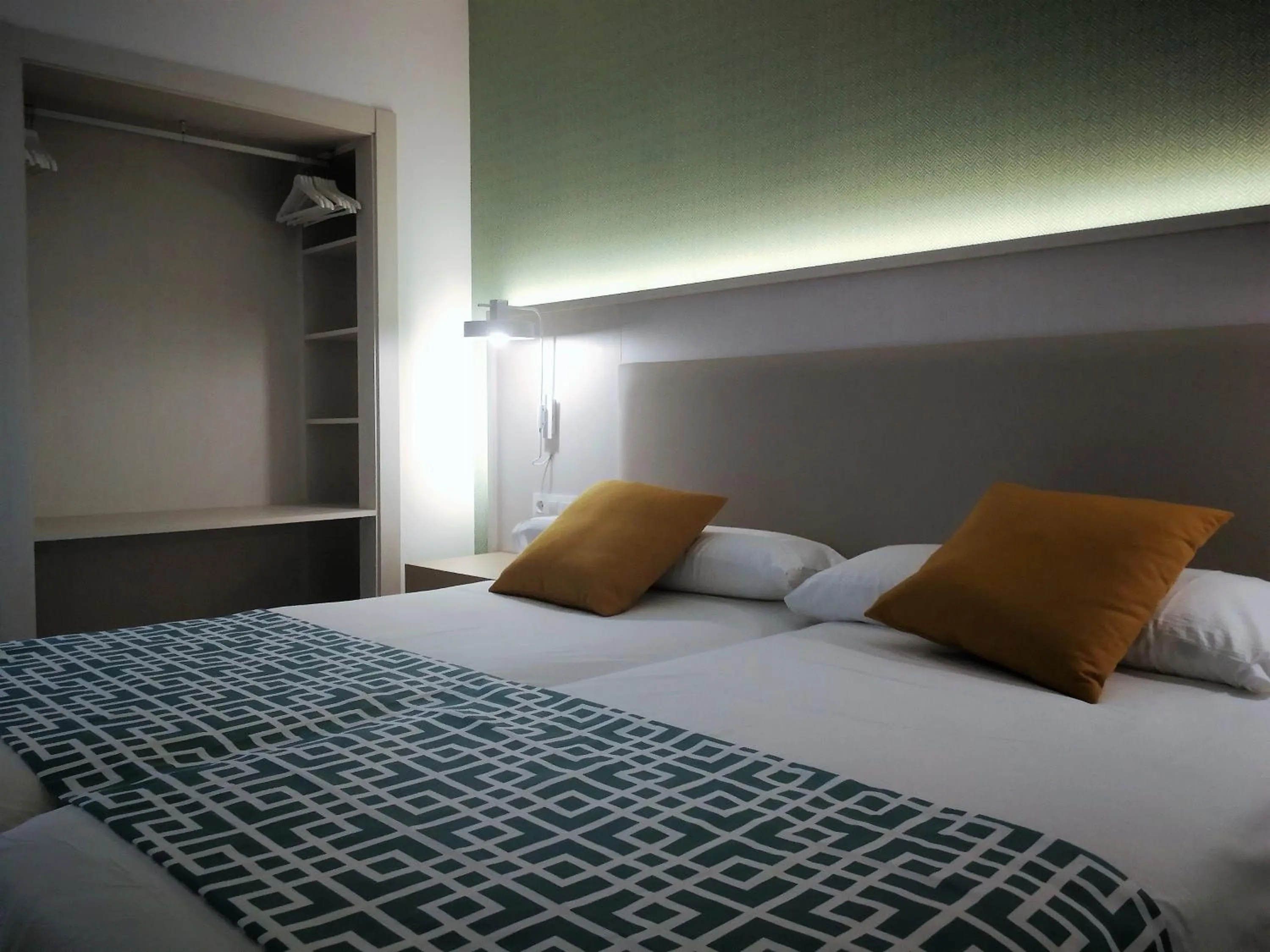 Photo of the whole room, Bed in SBH Maxorata Resort