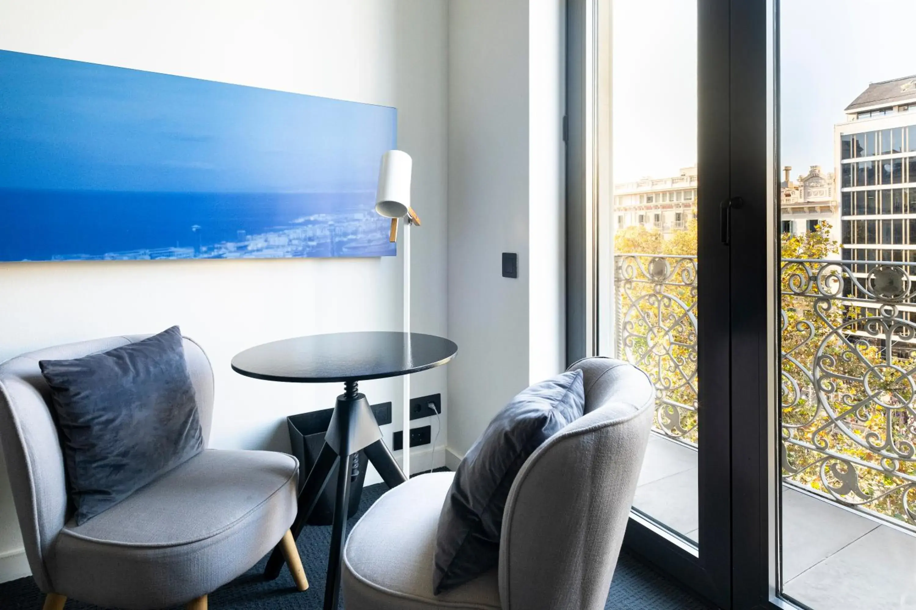 Deluxe Double or Twin Room in Sixtytwo Hotel Deluxe Double or Twin Room in Sixtytwo Hotel