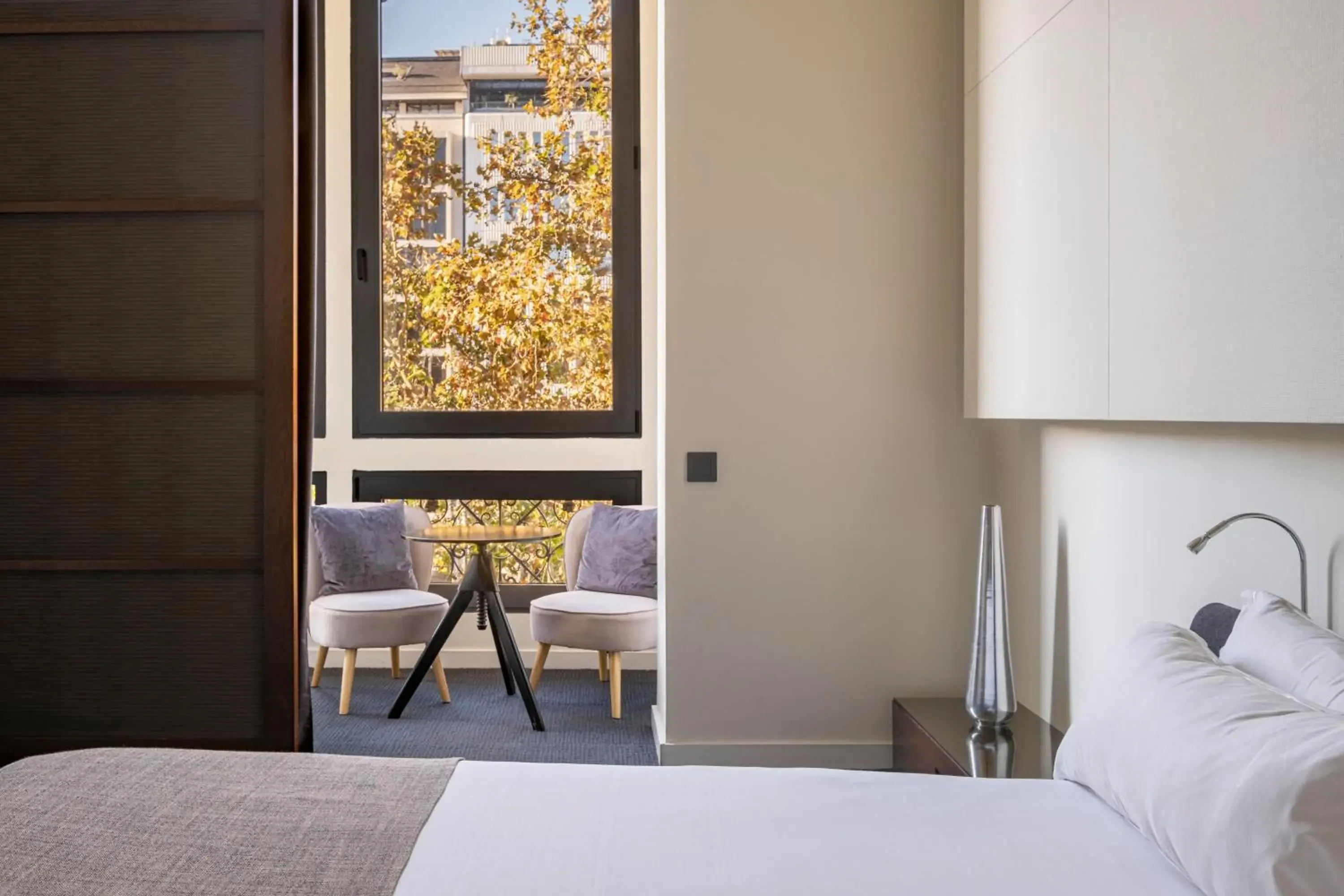 Deluxe Double or Twin Room in Sixtytwo Hotel Deluxe Double or Twin Room in Sixtytwo Hotel