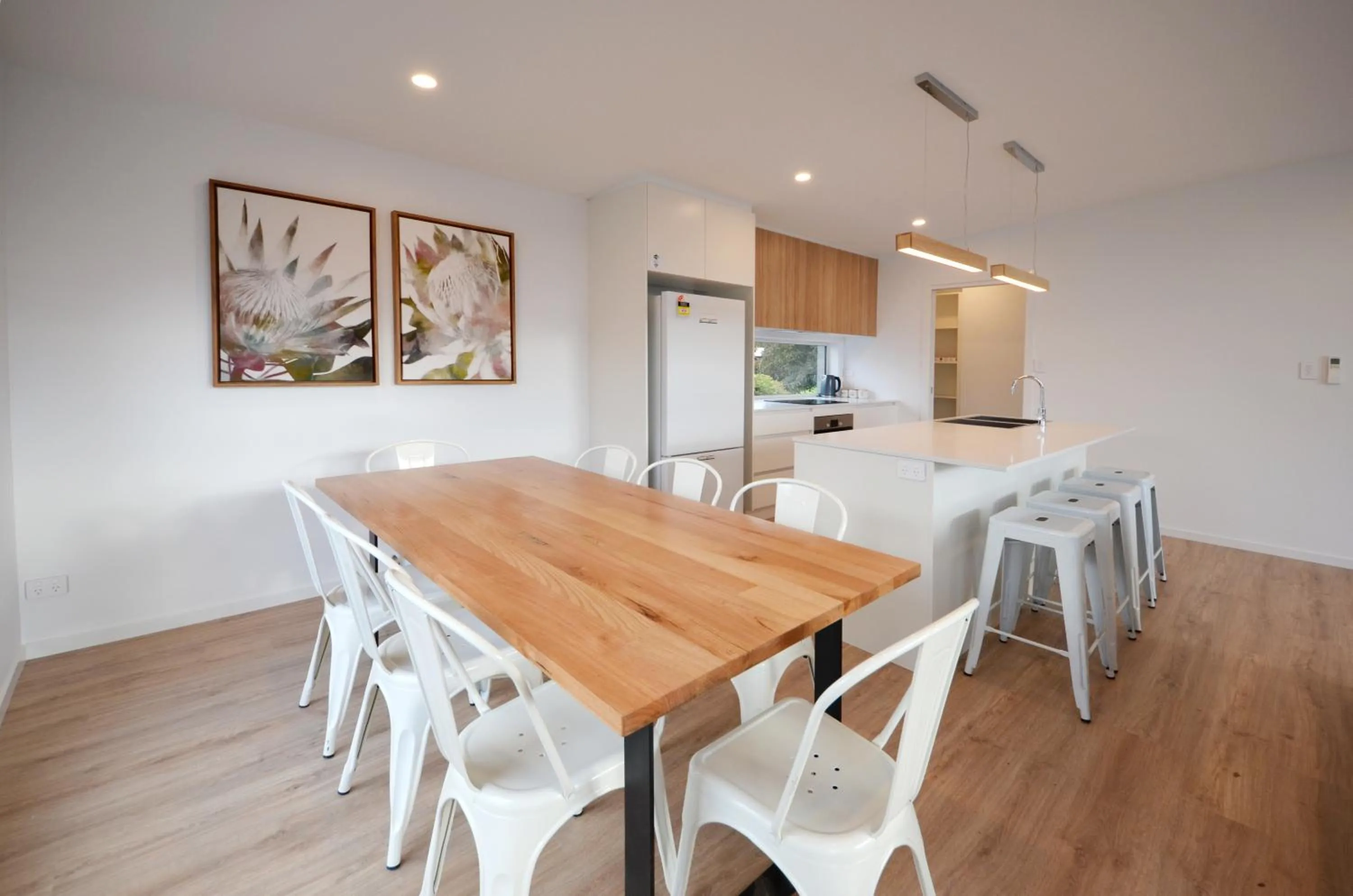 Kitchen or kitchenette in Kangaroo Bay Apartments