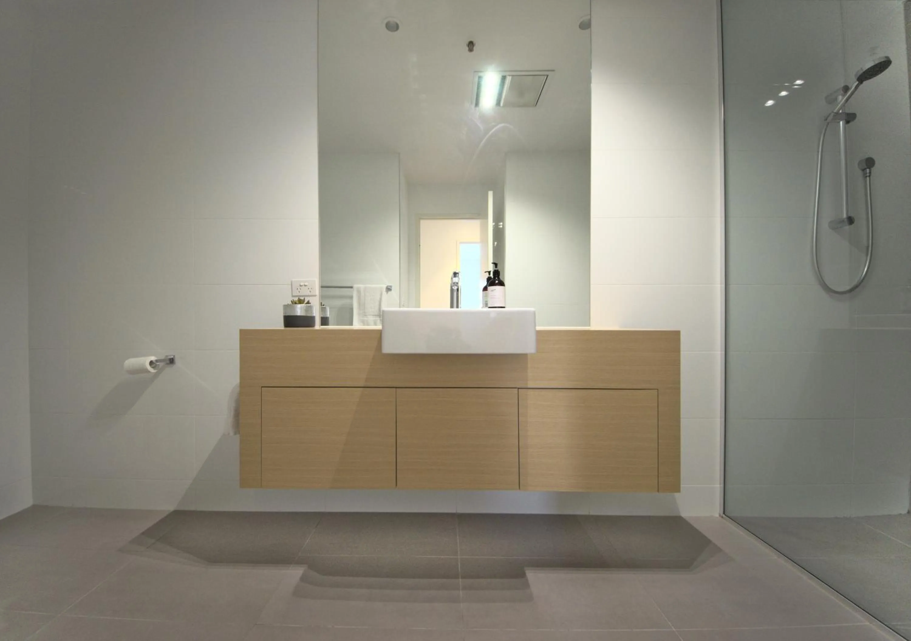 Bathroom in Kangaroo Bay Apartments