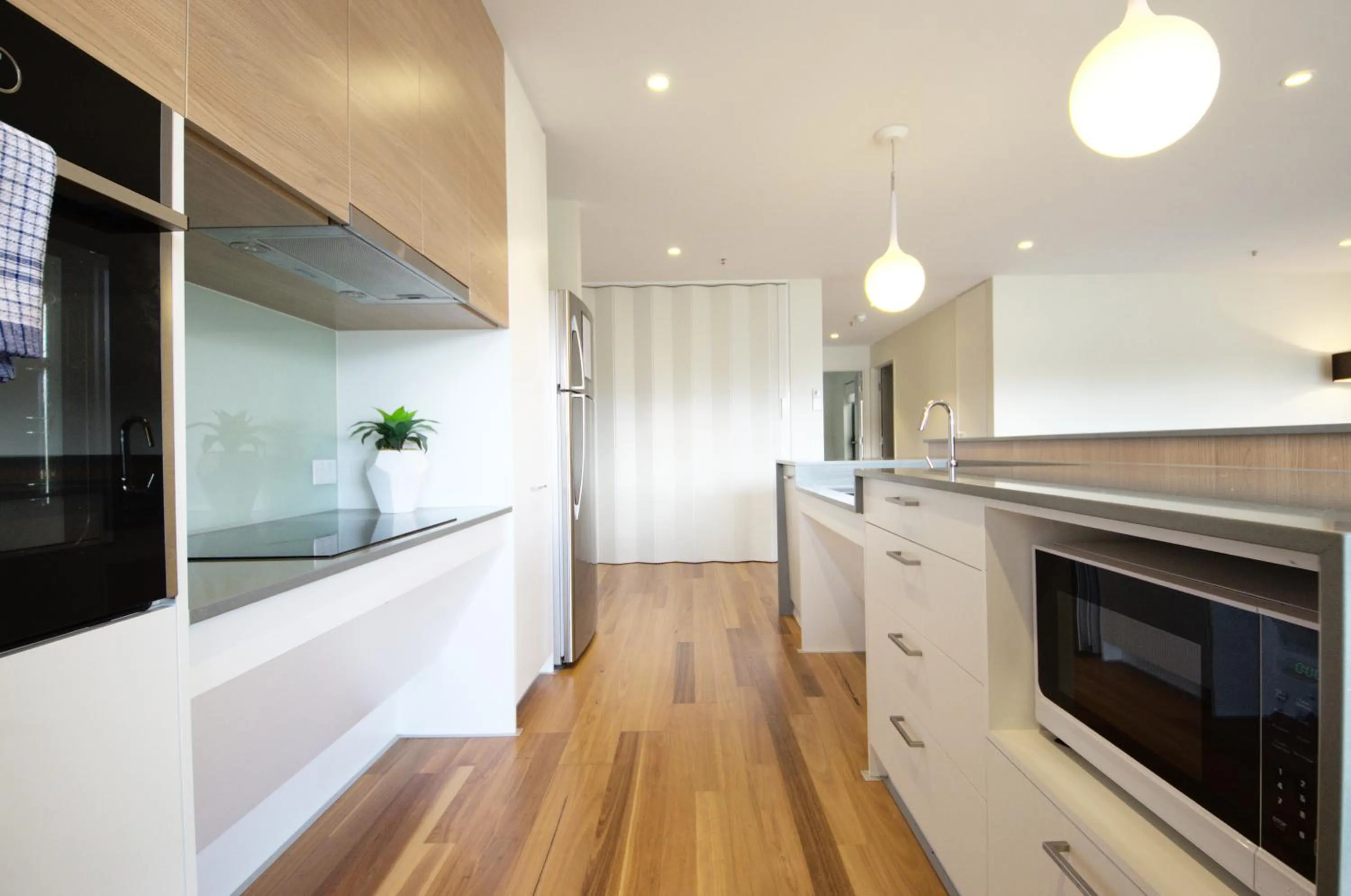 Kitchen or kitchenette in Kangaroo Bay Apartments