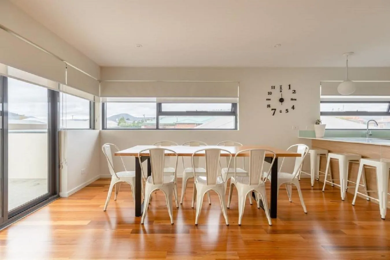Dining area in Kangaroo Bay Apartments