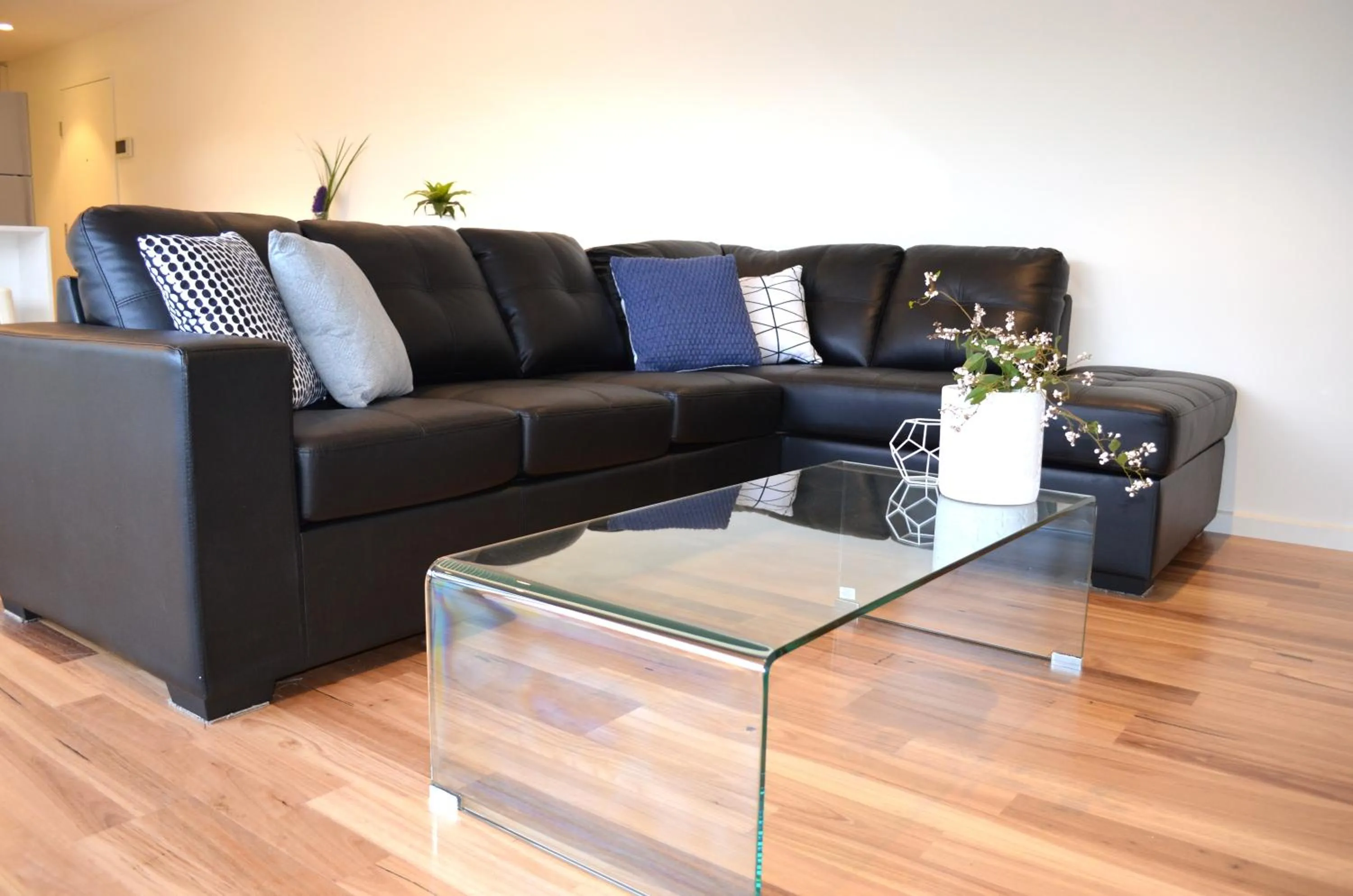 Living room in Kangaroo Bay Apartments