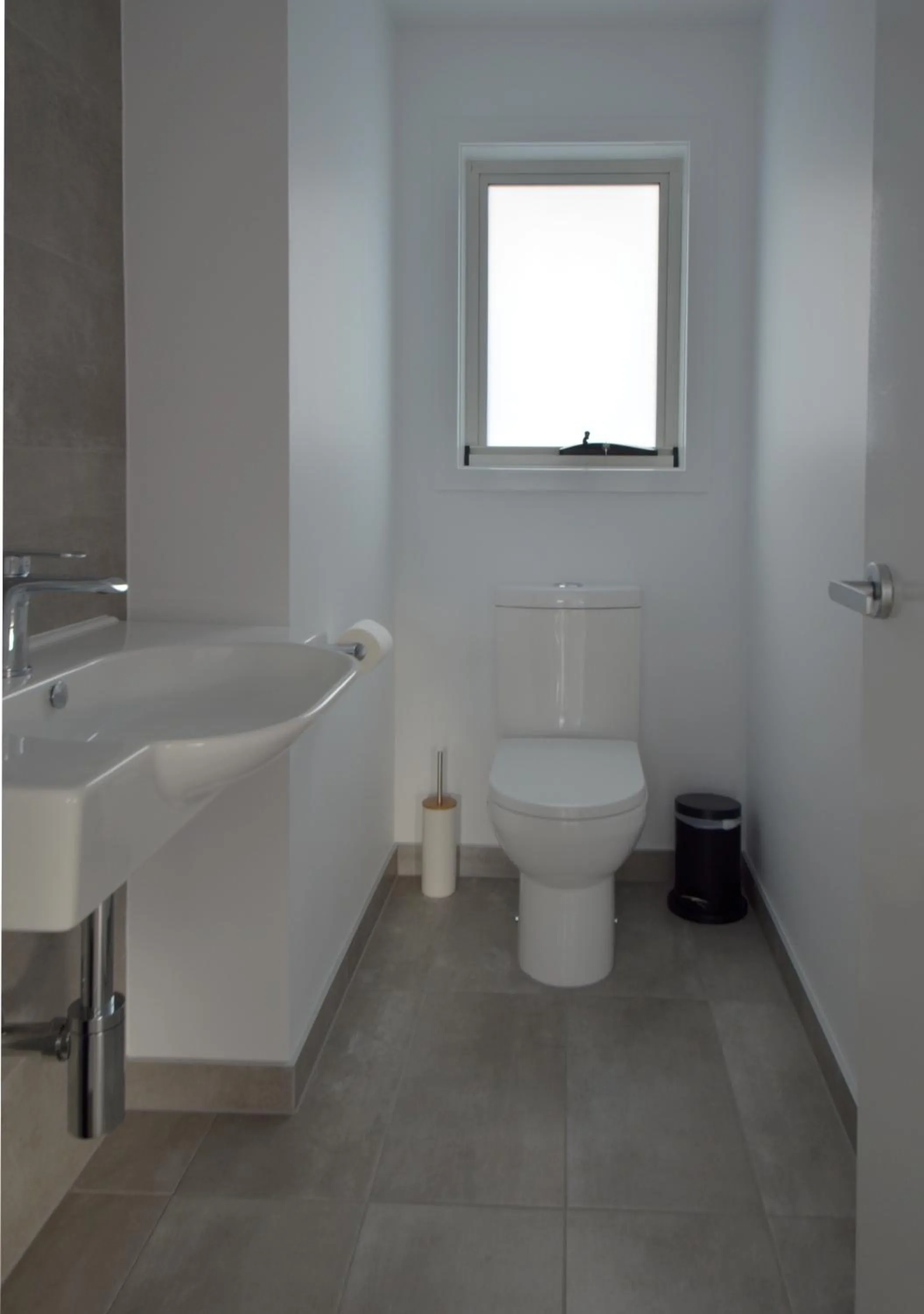 Toilet in Kangaroo Bay Apartments