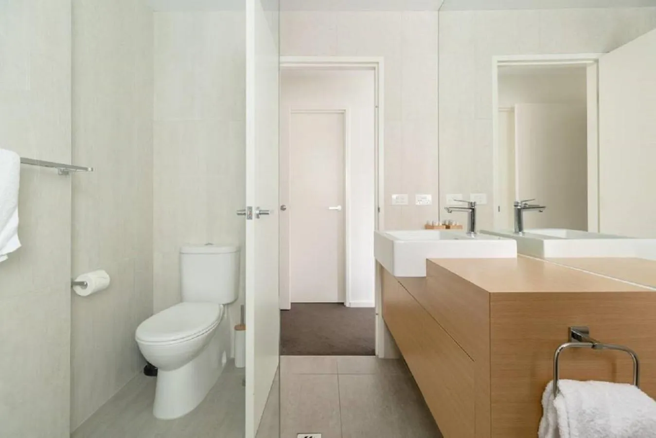 Toilet in Kangaroo Bay Apartments