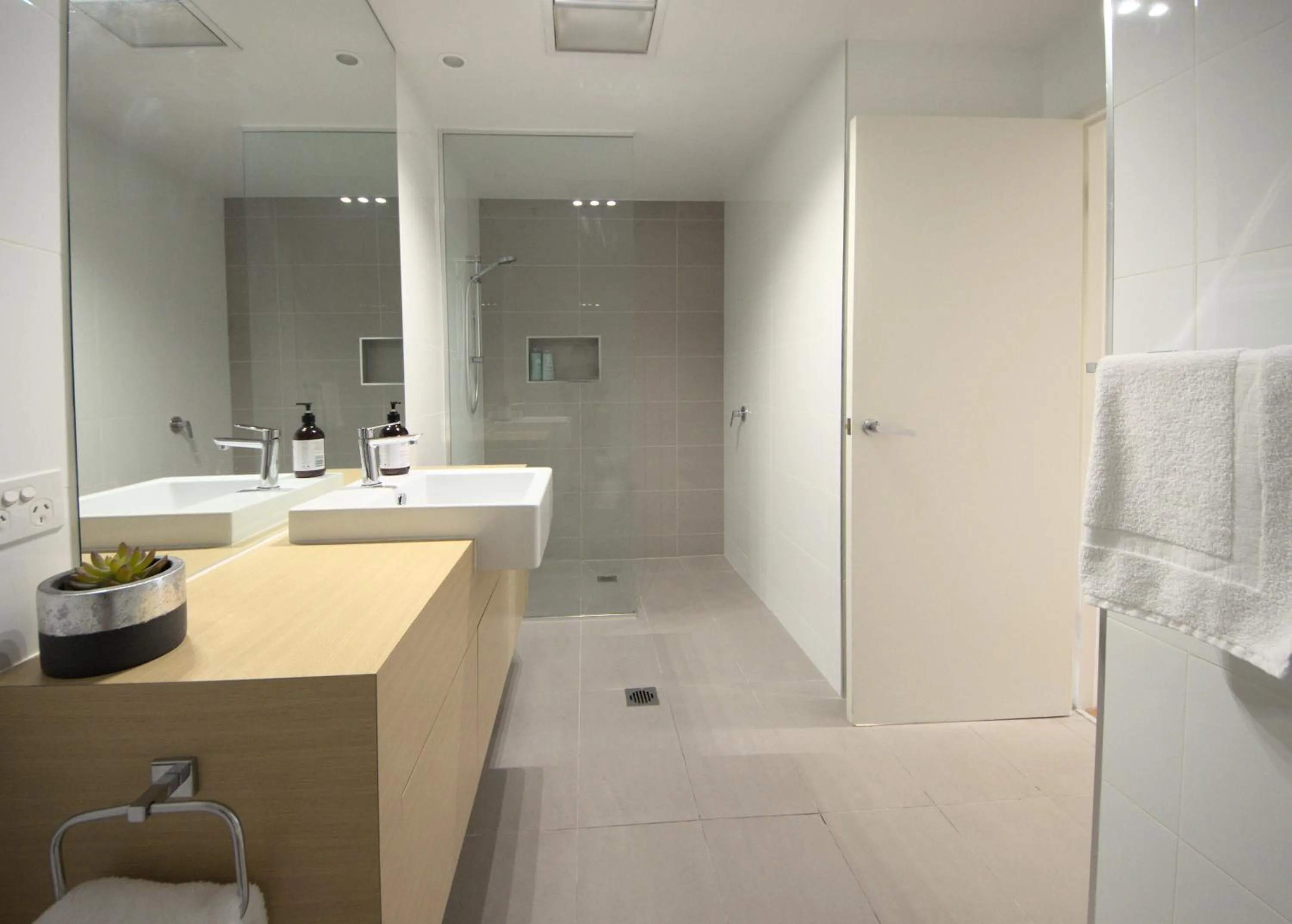 Bathroom in Kangaroo Bay Apartments