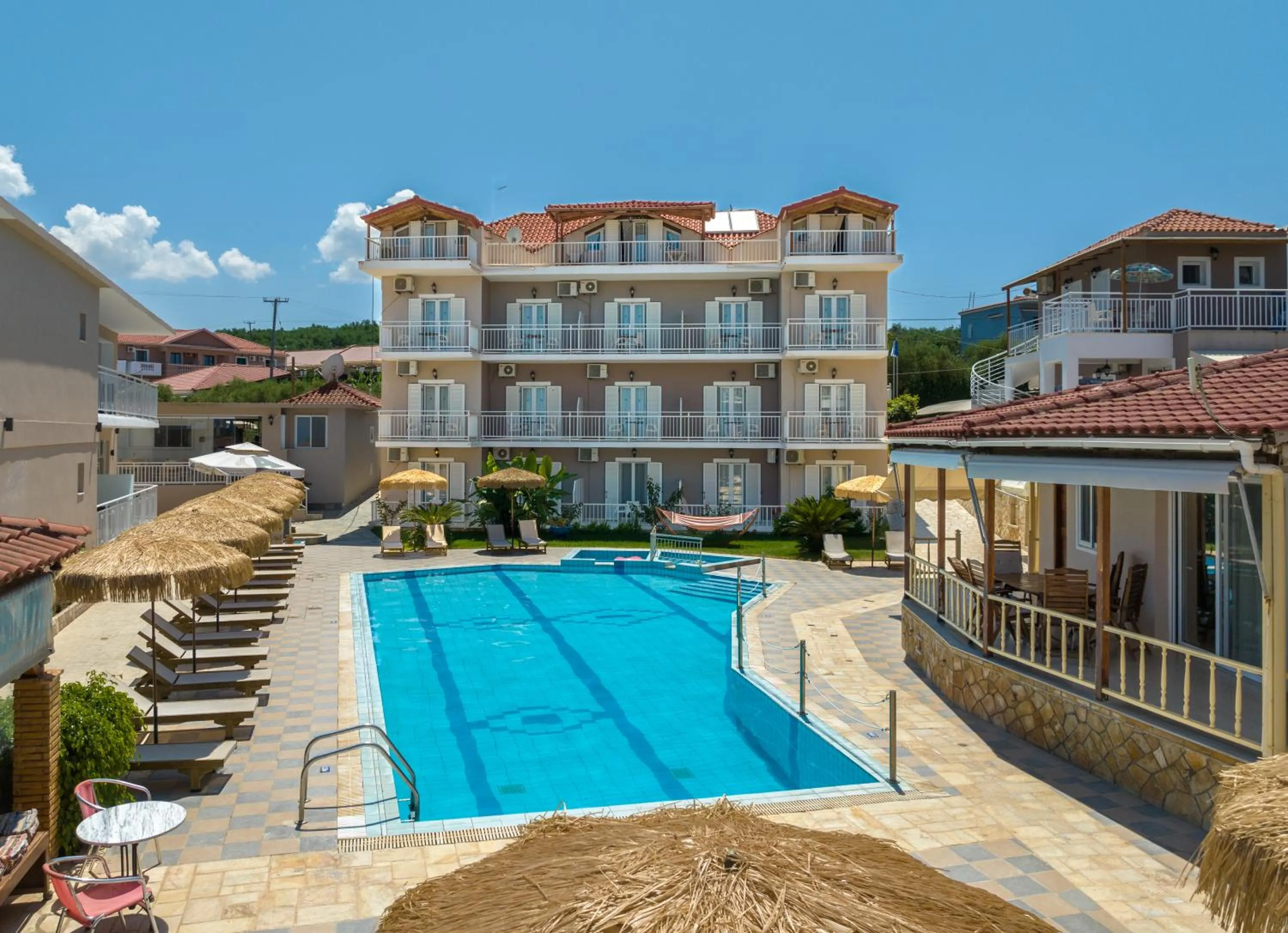 Amoudi Studios Apartments Hotel